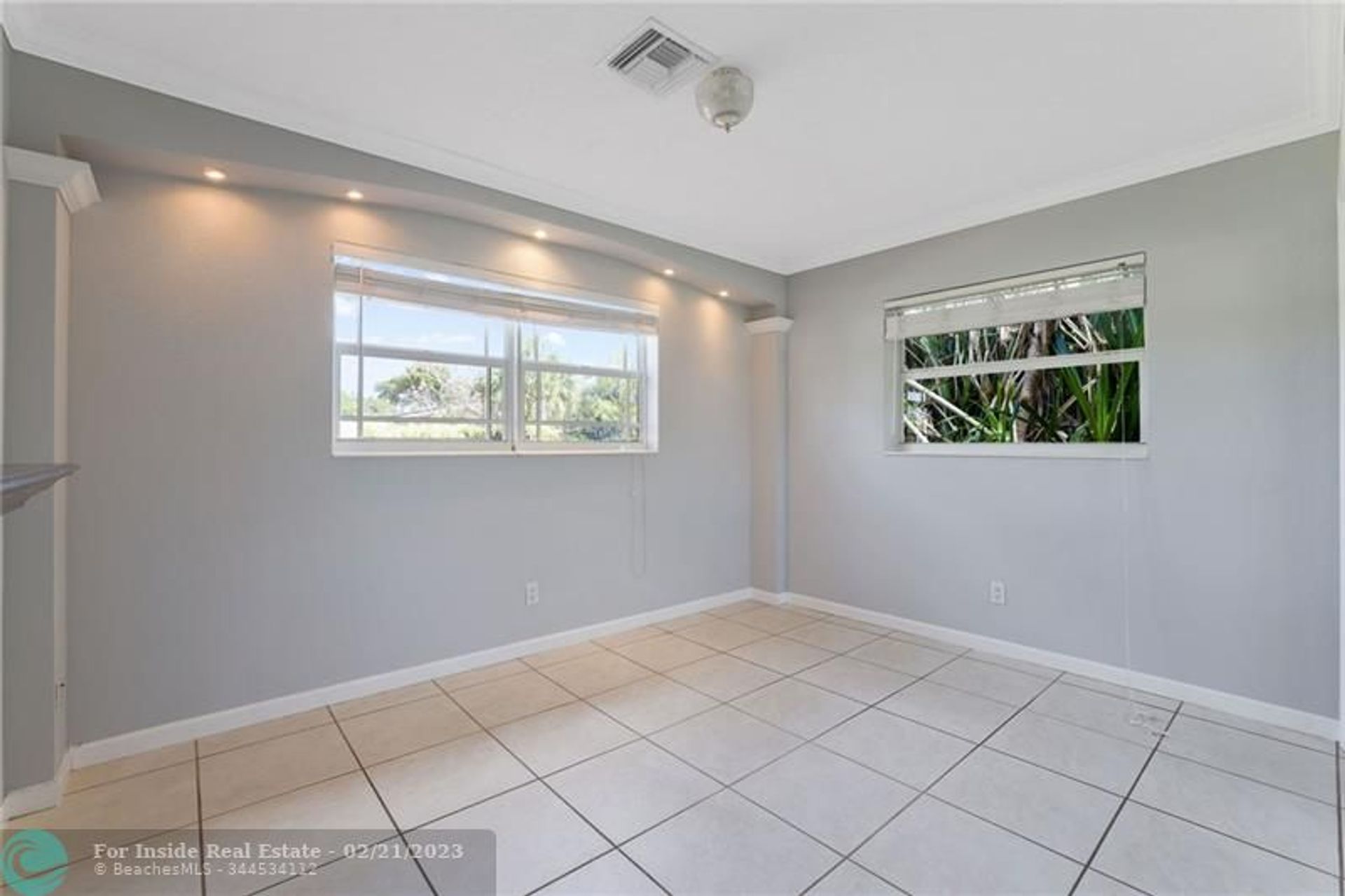 House in Oakland Park, Florida 11622919