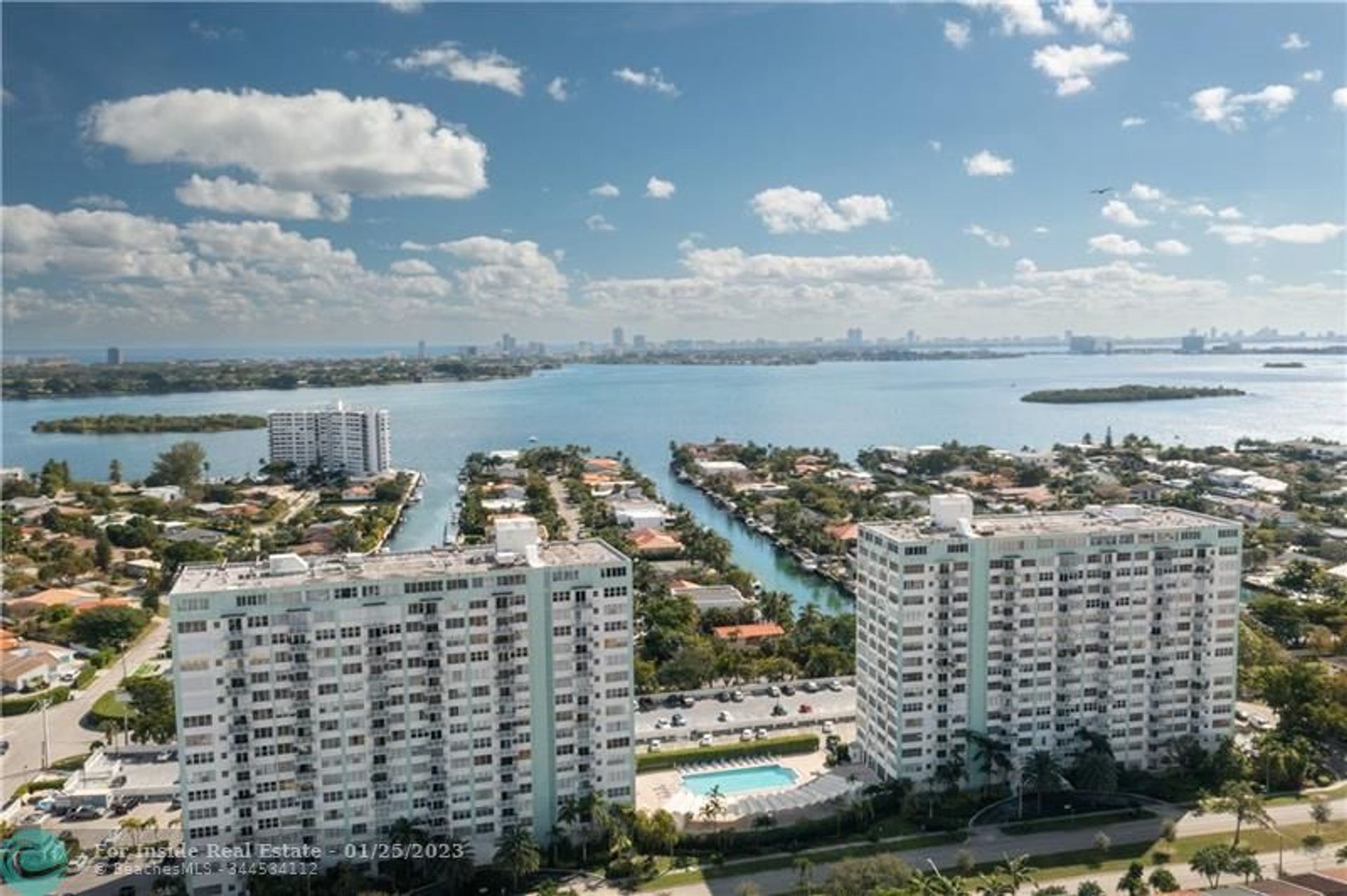 קוֹנדוֹמִינִיוֹן ב North Miami, Florida 11622953