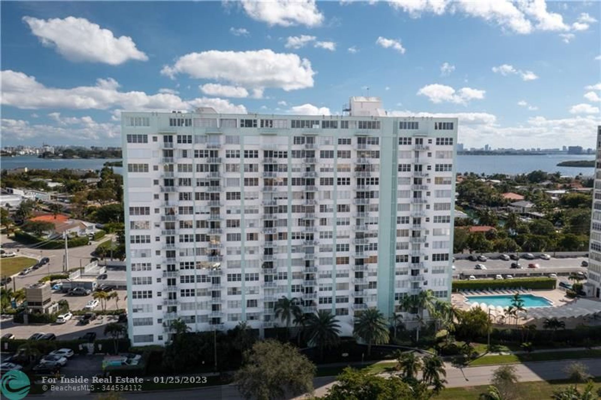 קוֹנדוֹמִינִיוֹן ב North Miami, Florida 11622953