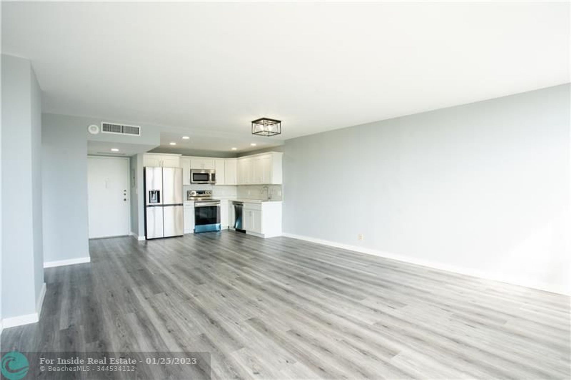 Condominium in Noord-Miami, Florida 11622953