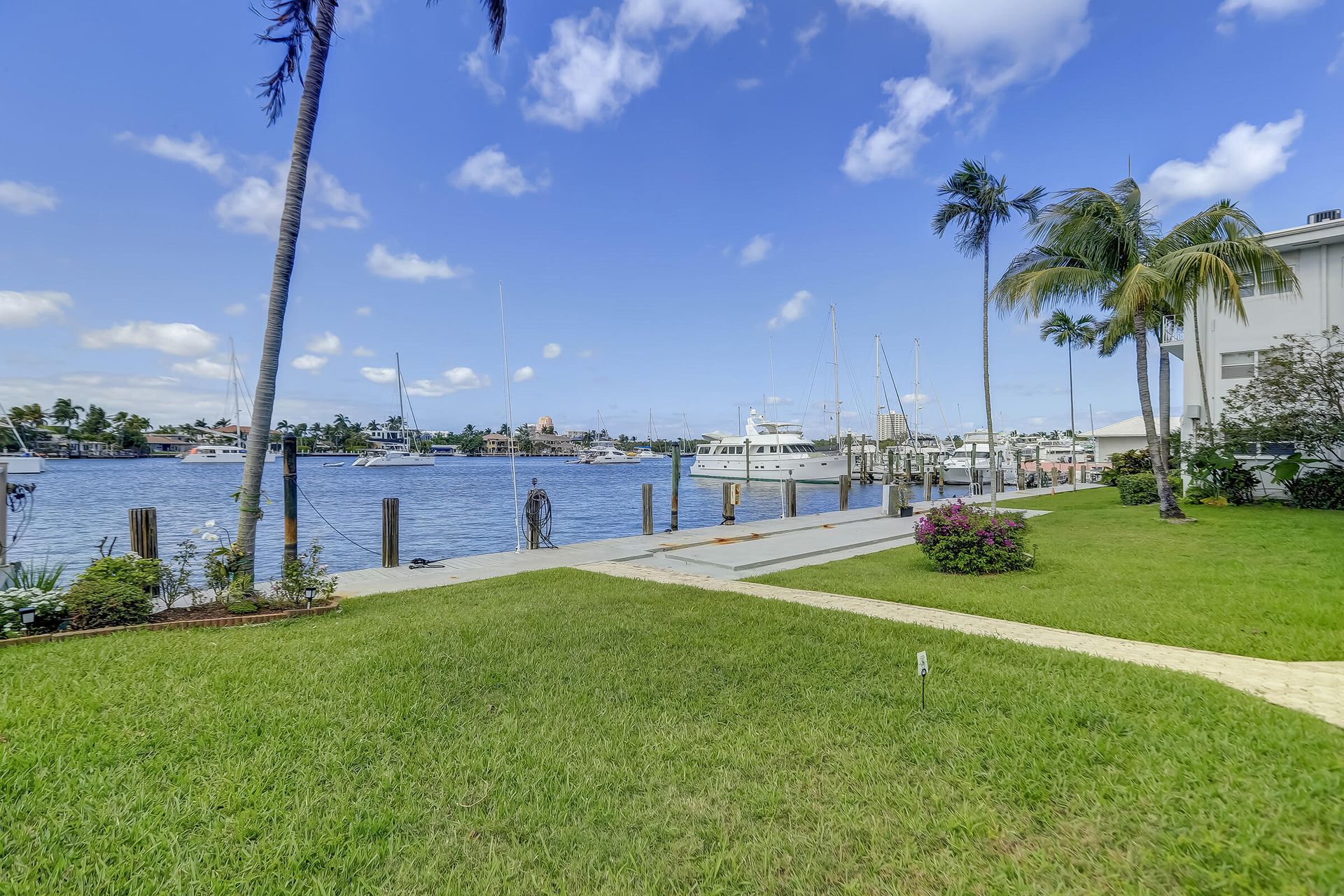 House in Birch Ocean Front, Florida 11623095