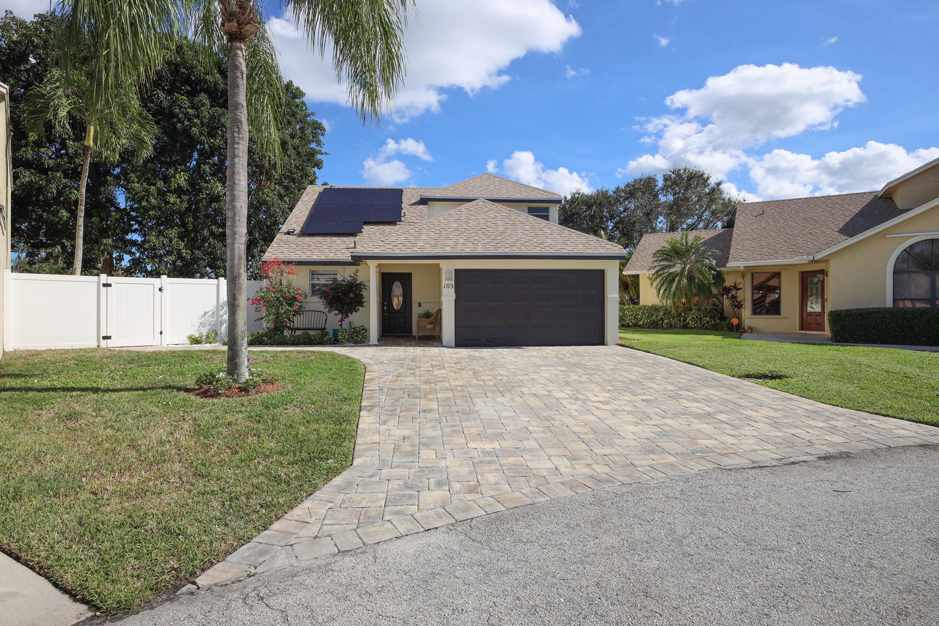 House in Golf, Florida 11623104