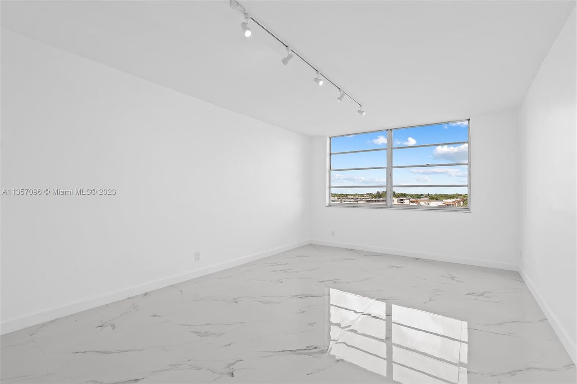 Condominio nel North Miami Beach, Florida 11625576