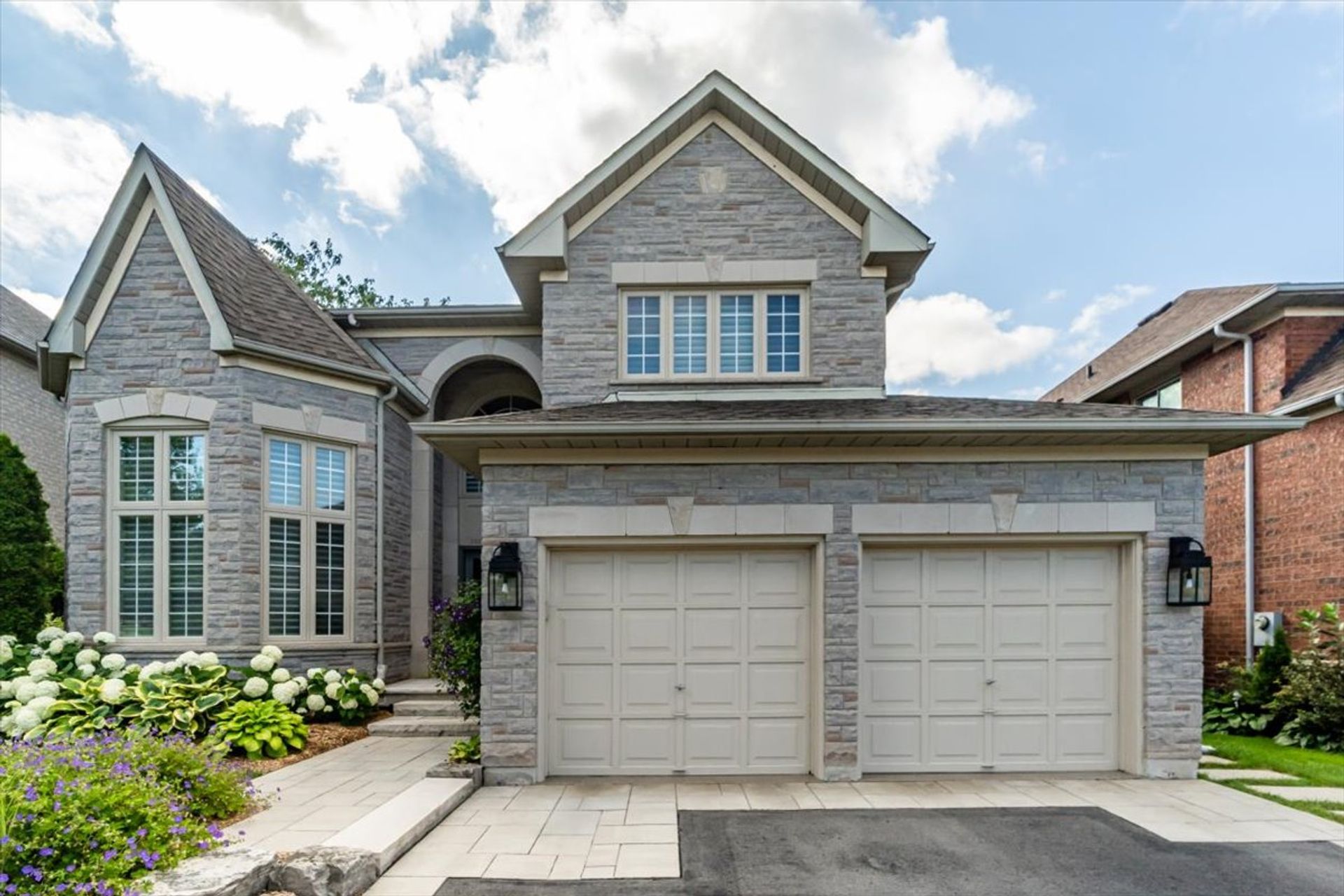 Talo sisään Oakville, 2333 Carpenters Circle 11626128