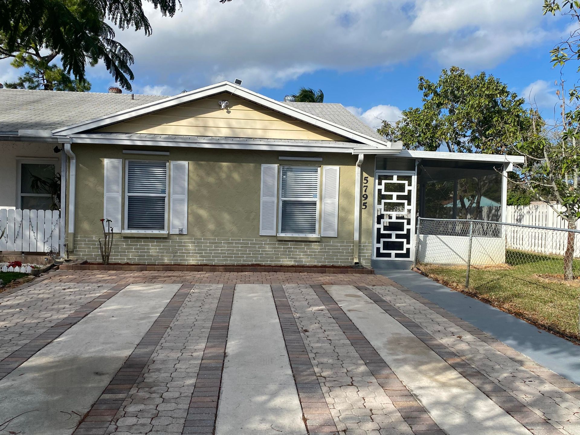 House in Greenacres, Florida 11627239