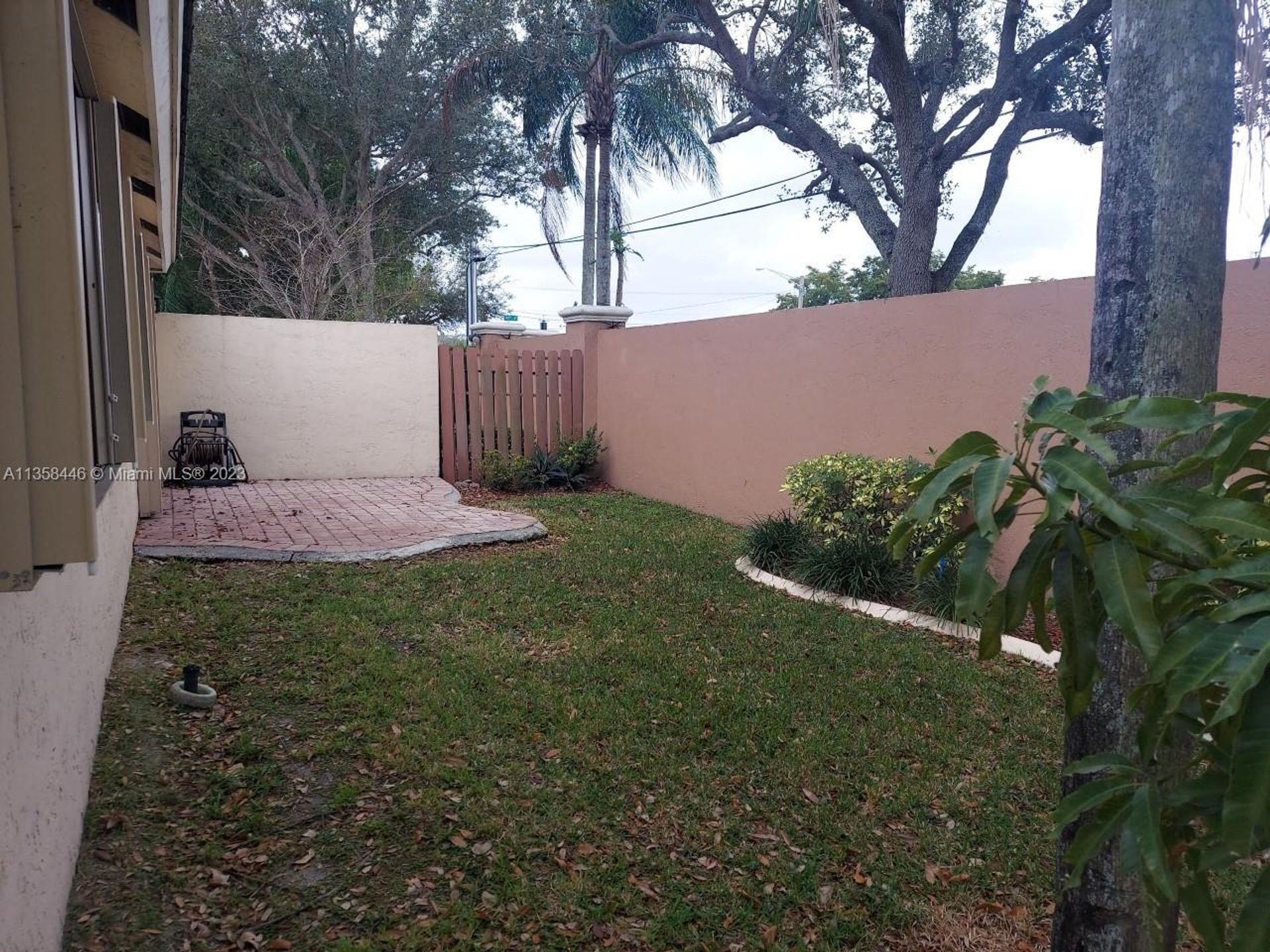 rumah dalam Pembroke Pines, Florida 11628457