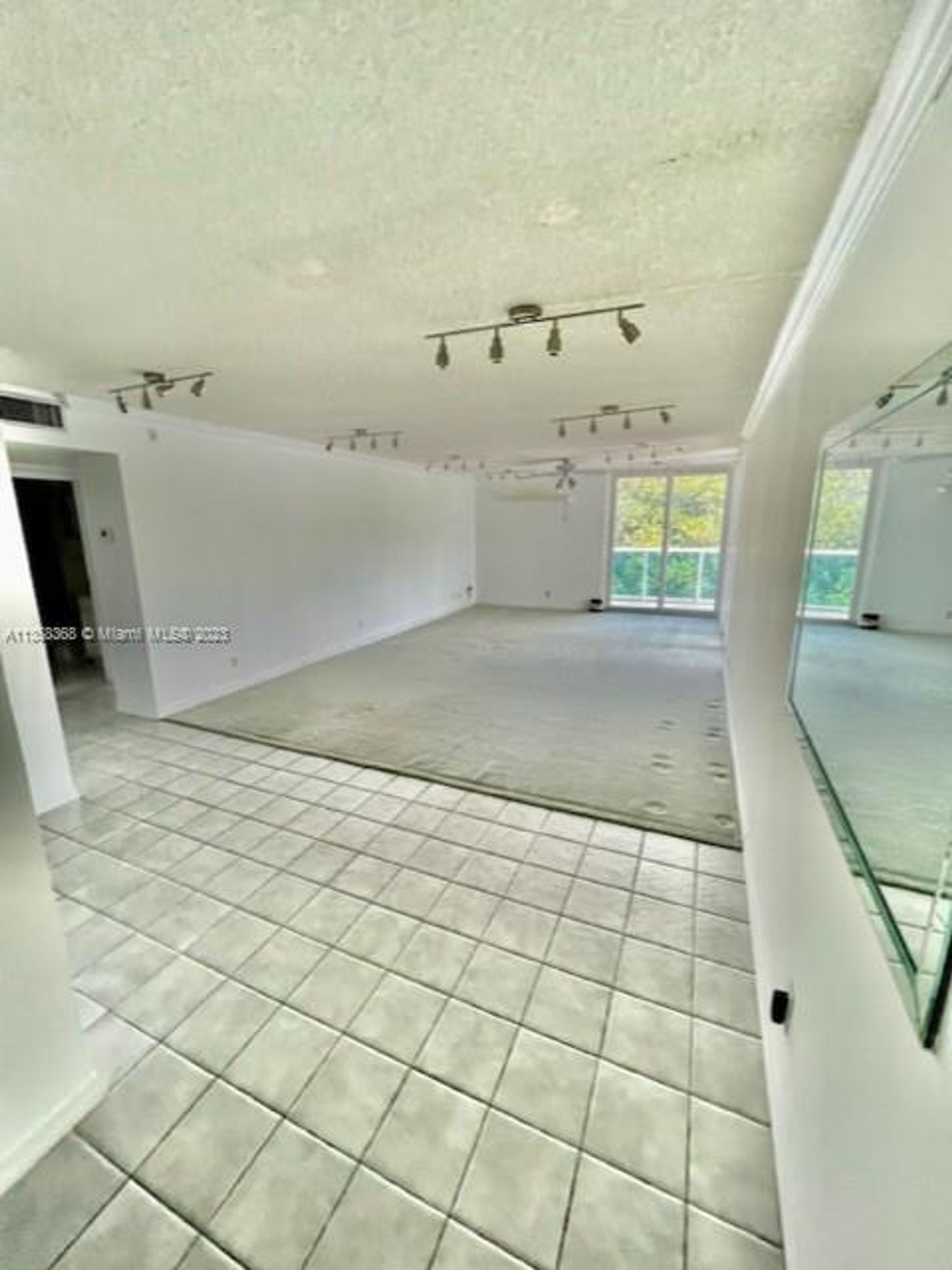 Condominium in Sunny Isles Beach, Florida 11628467