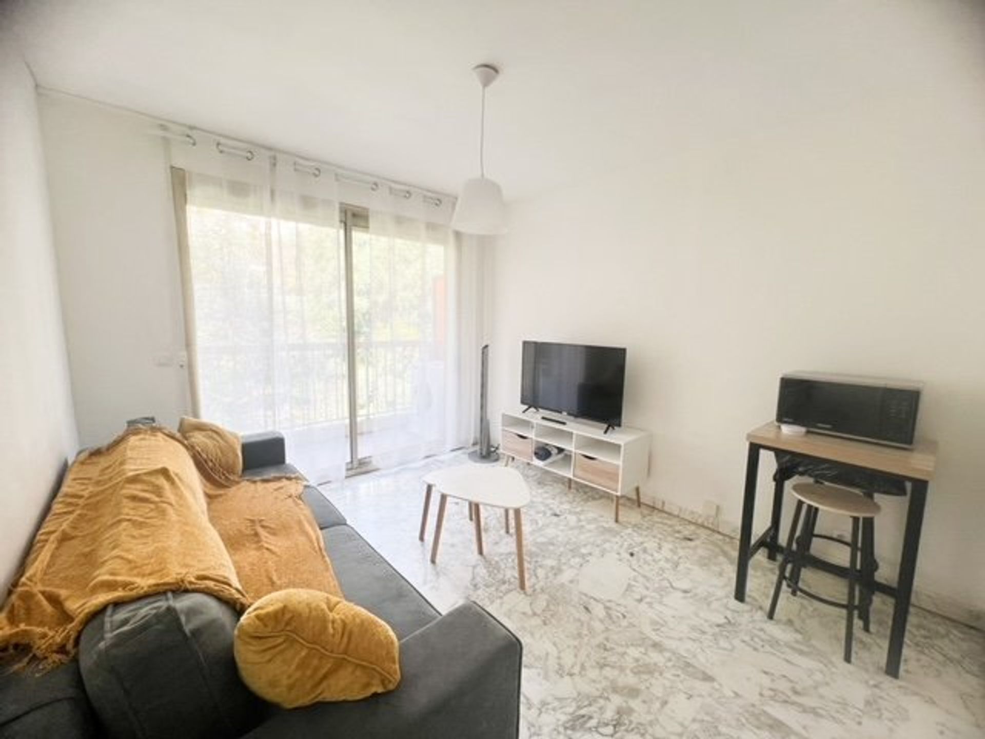 Condominium in Le Ray, Provence-Alpes-Côte d'Azur 11628564