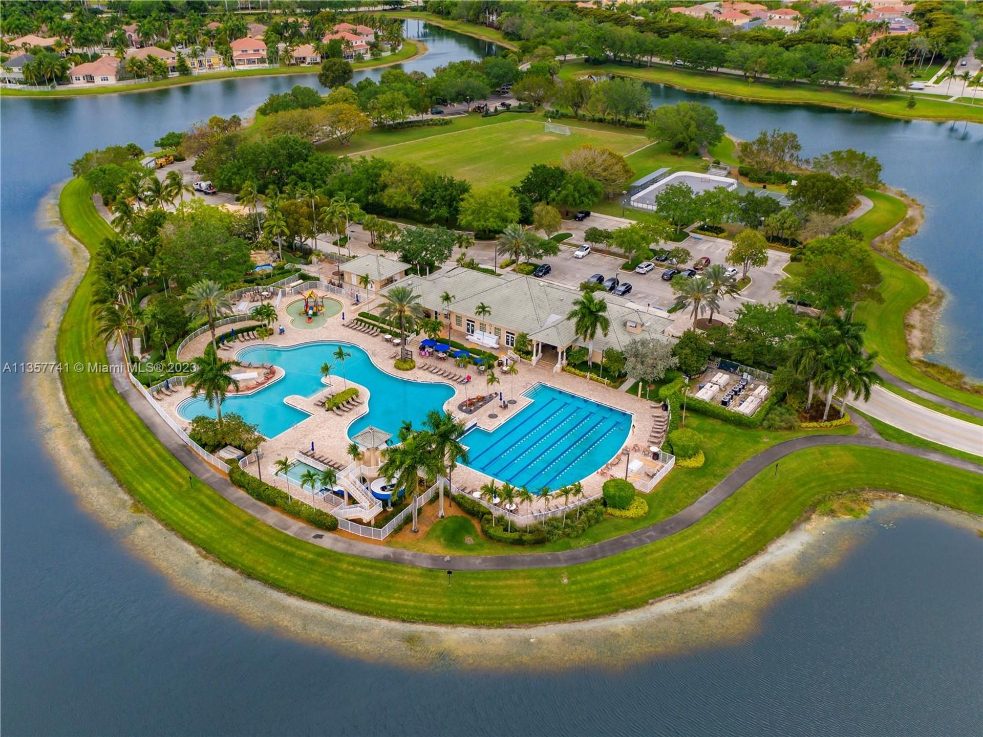 жилой дом в Weston, Florida 11629575