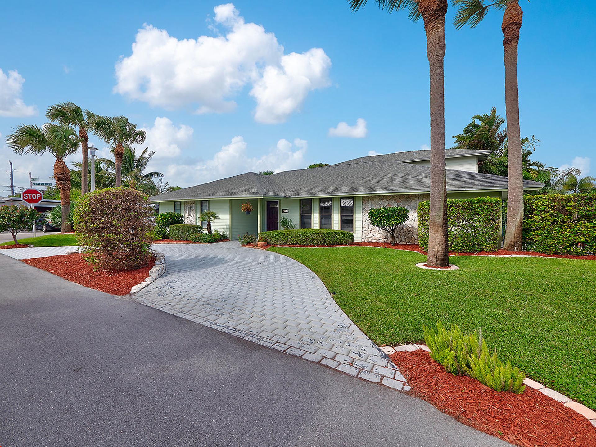 House in Juno Beach, Florida 11631554