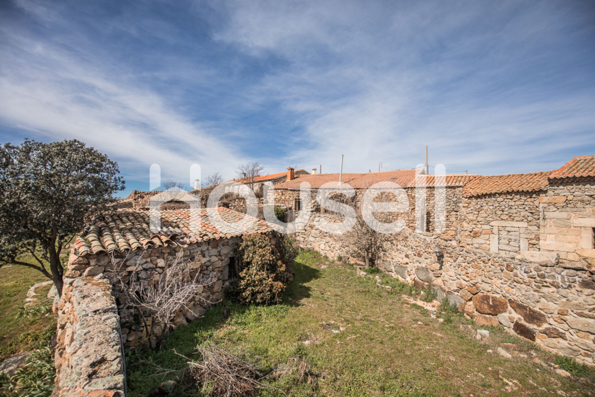 房子 在 Villar de Corneja, Castilla y León 11633057