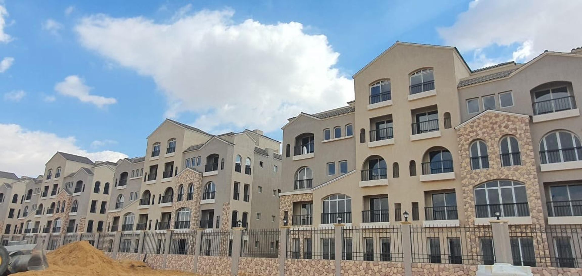 Condominium in Burg el-Hudud, Al Qahirah 11633341