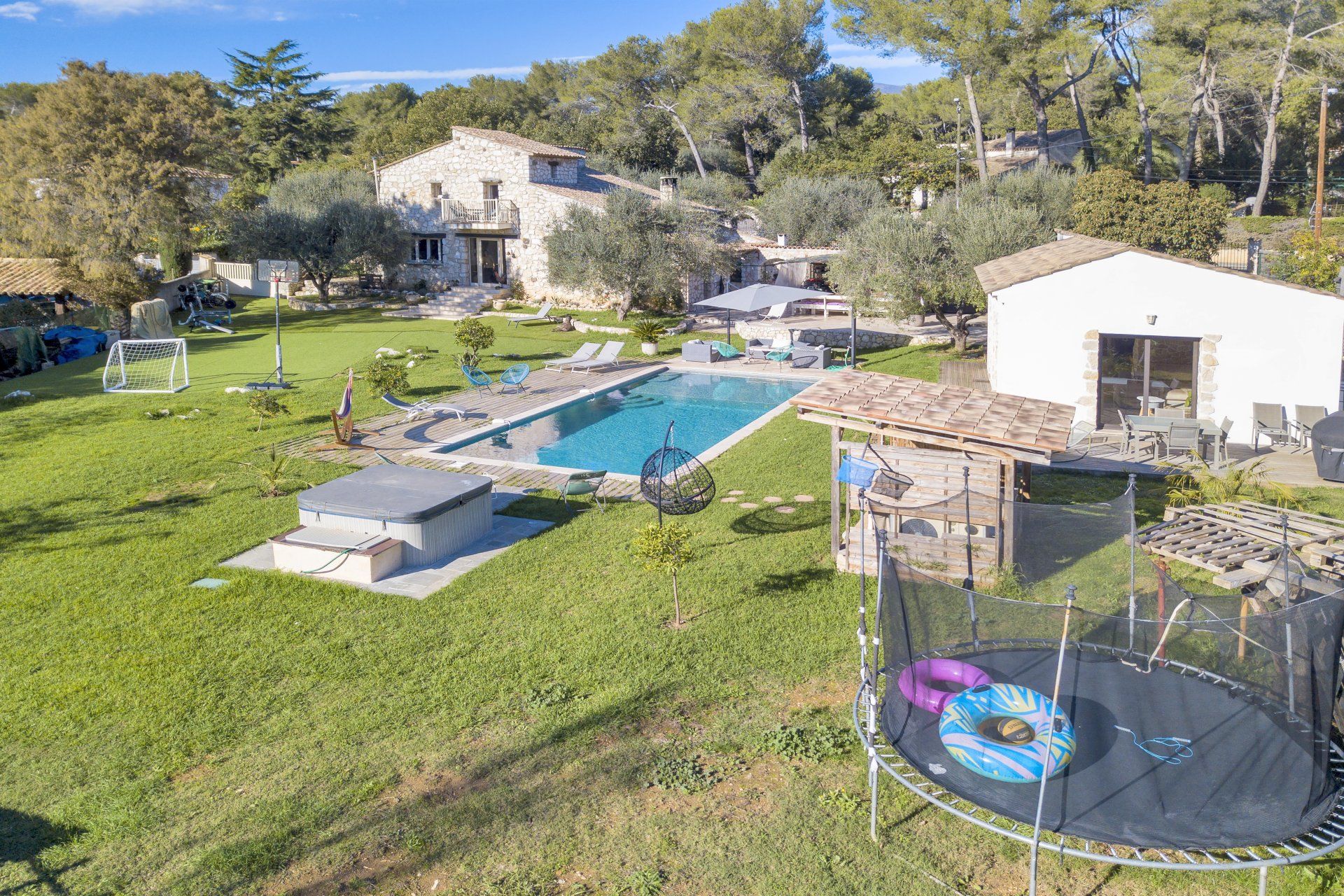 House in Le Chateau, Provence-Alpes-Cote d'Azur 11633812