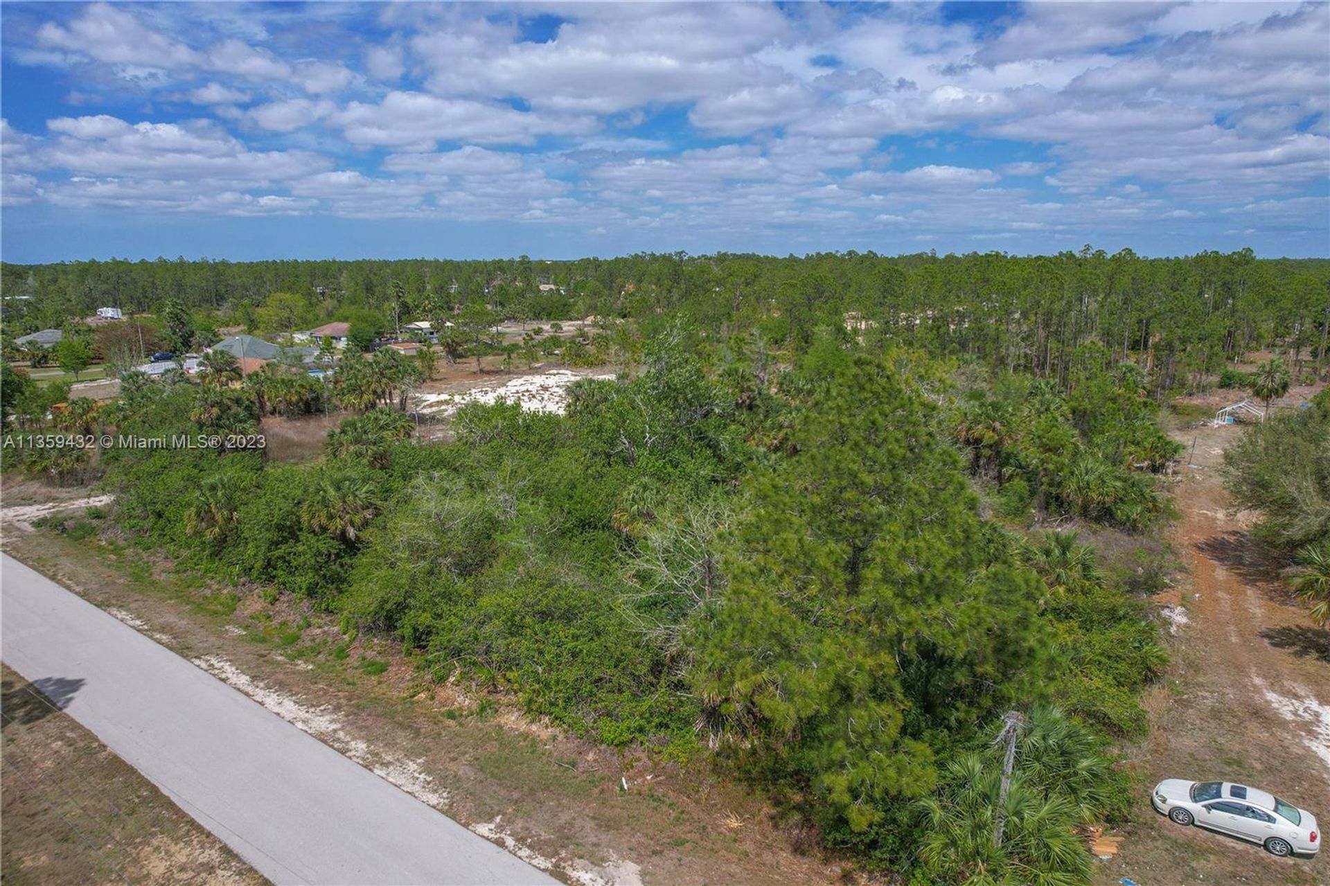 Land i Naples, Florida 11634927