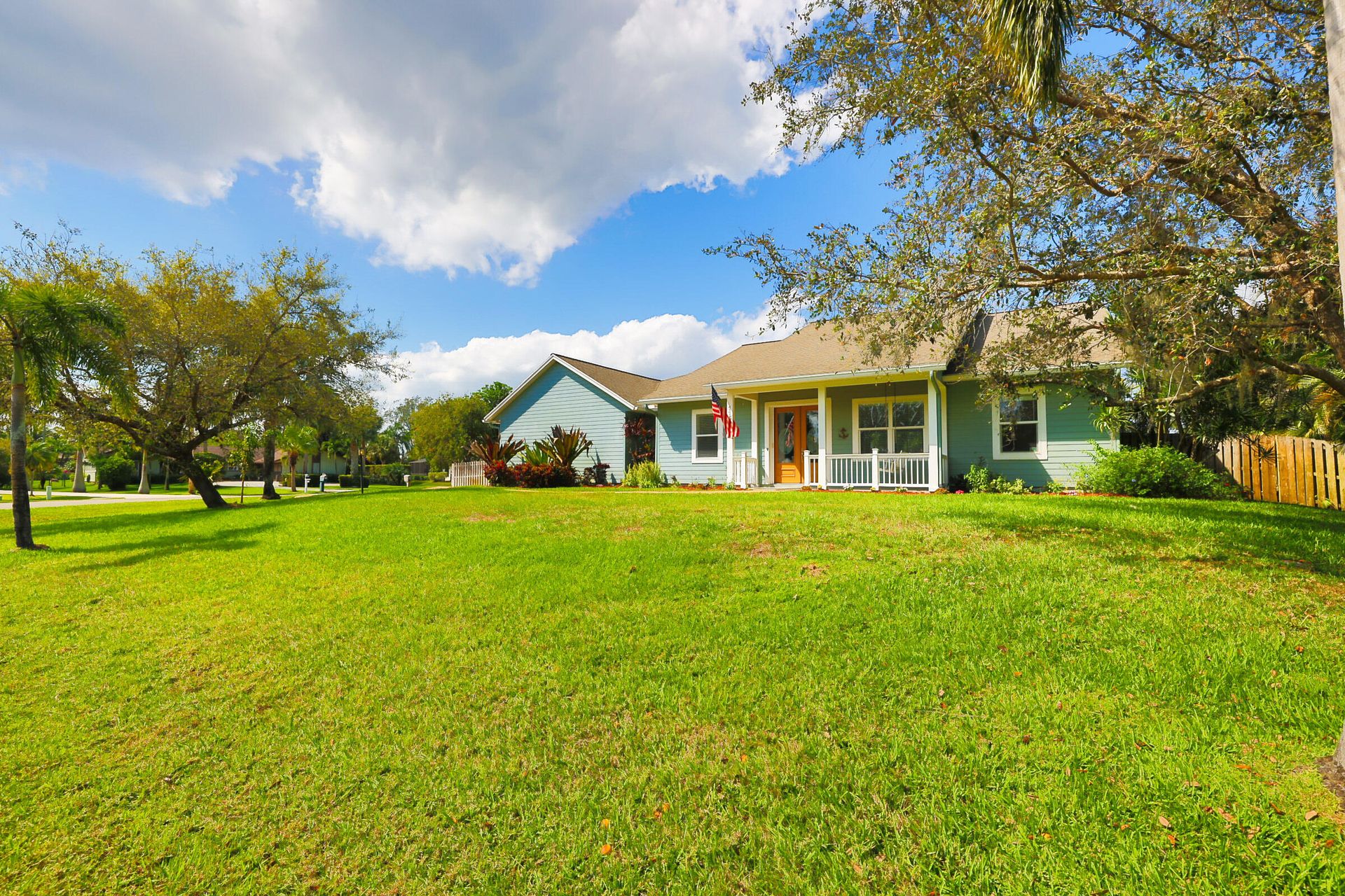 rumah dalam Coral Gardens, Florida 11634941