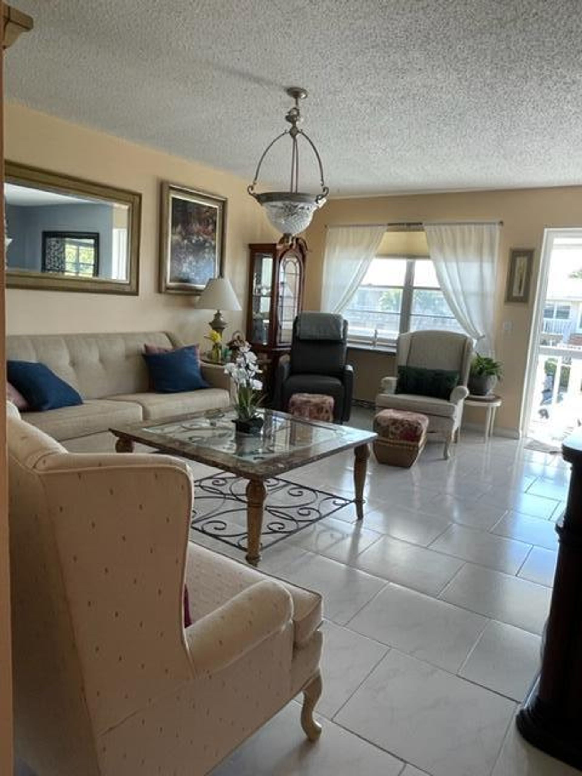 Condominio nel Villaggio del secolo, Florida 11634978