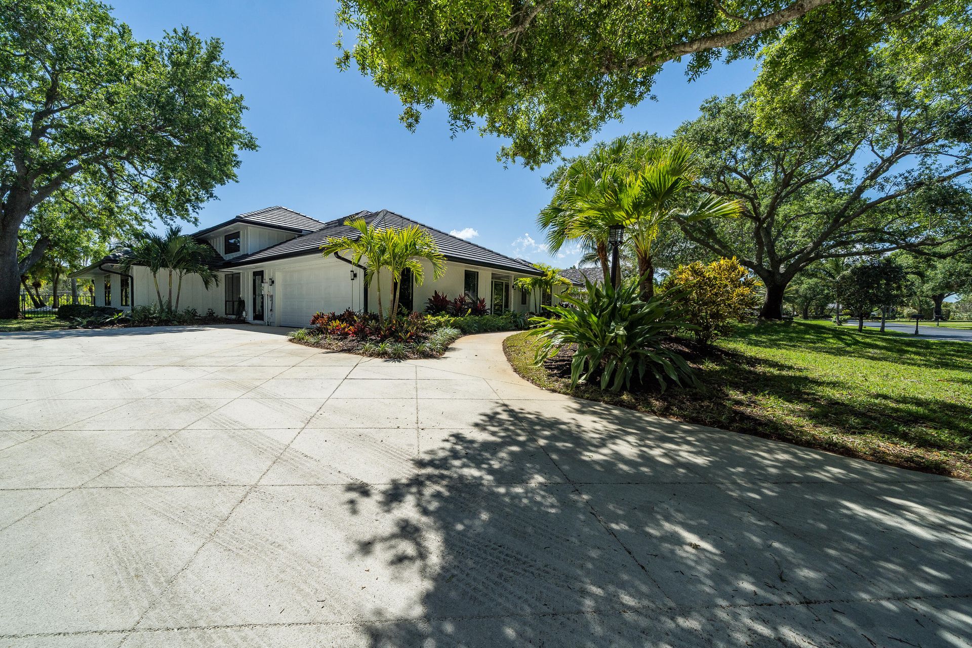 House in Tequesta, Florida 11636399