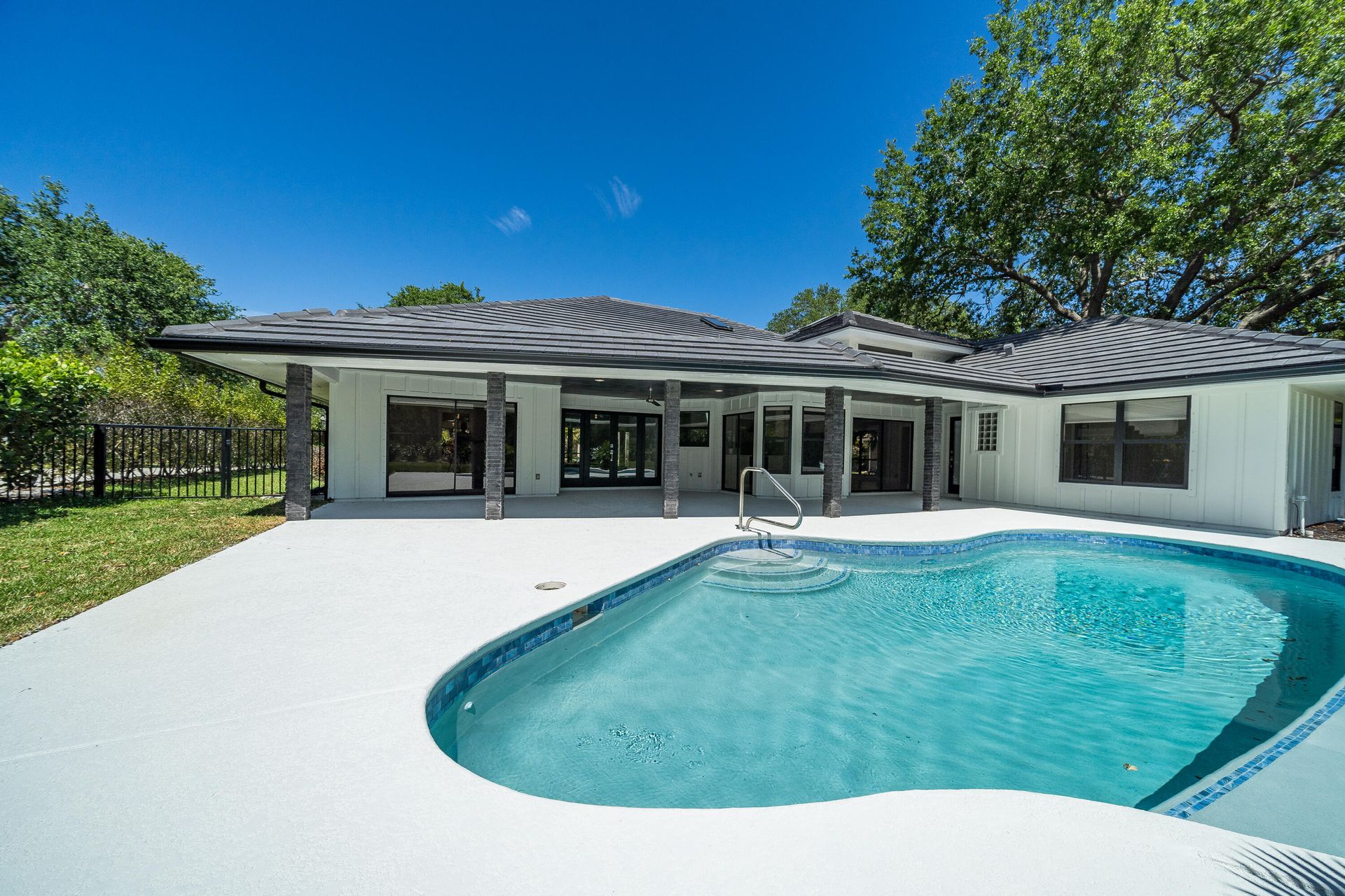 House in Tequesta, Florida 11636399