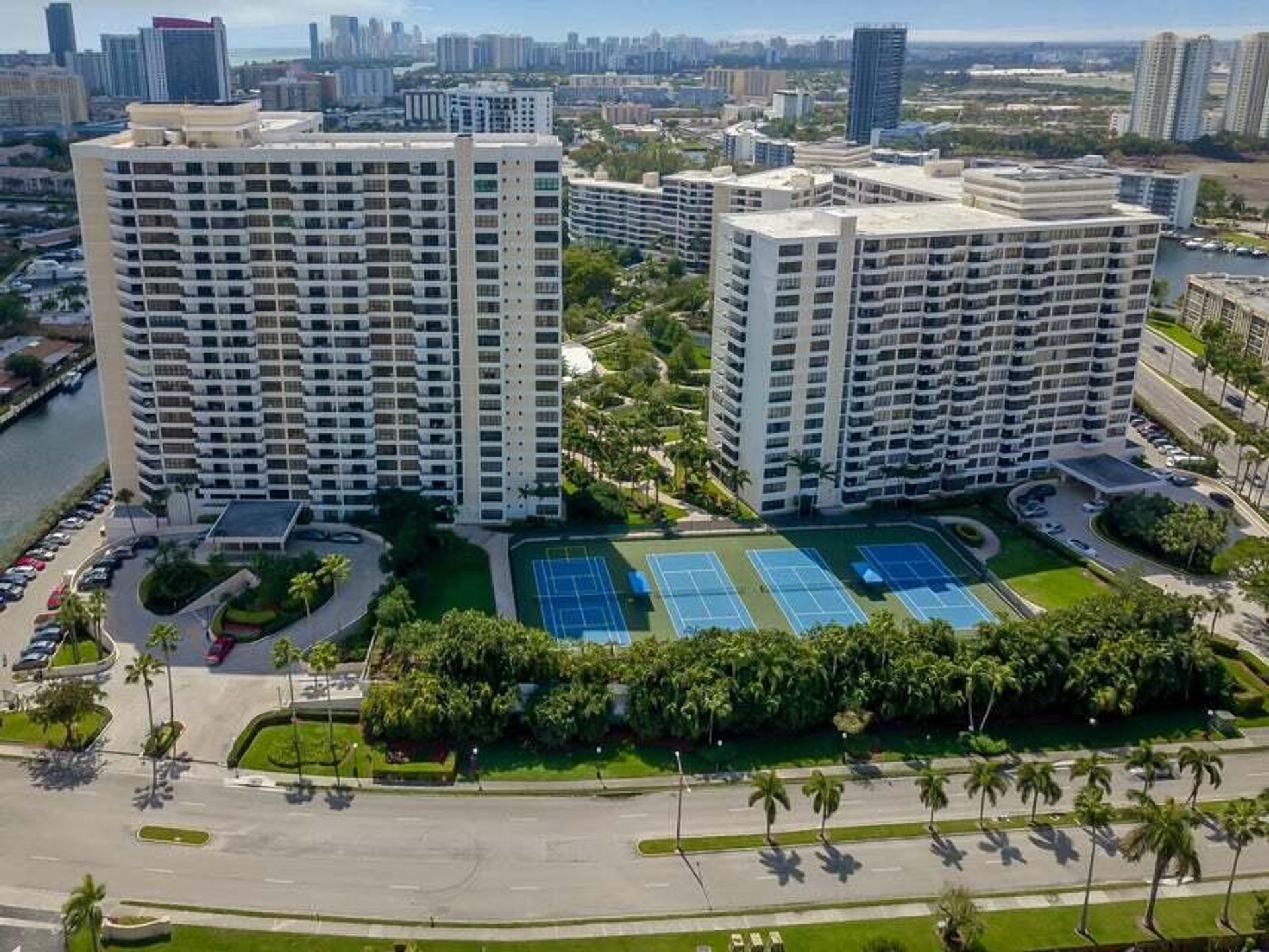 Kondominium di Hallandale Beach, Florida 11636410