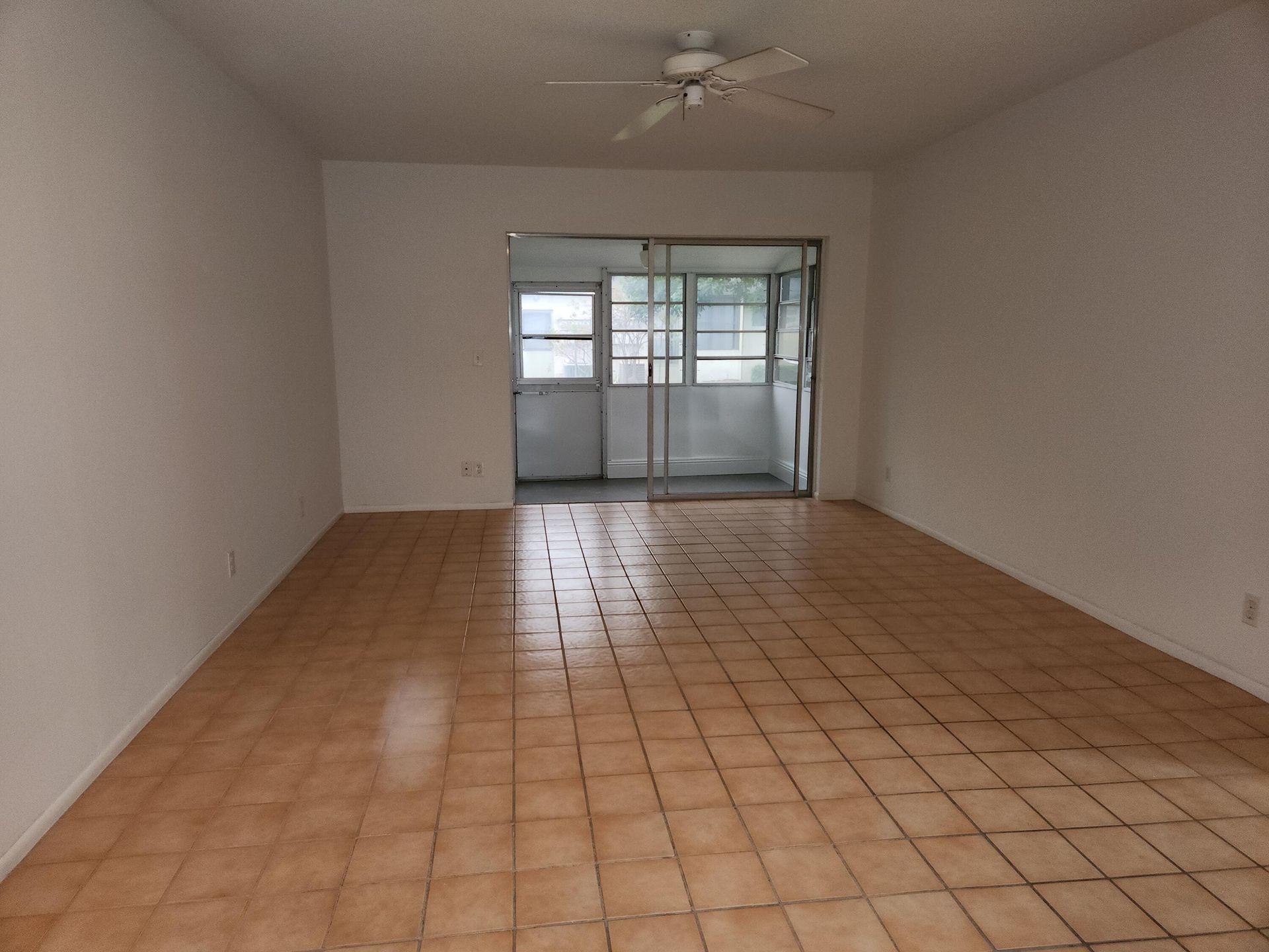 Condominium in Kenwood Estates, Florida 11636443