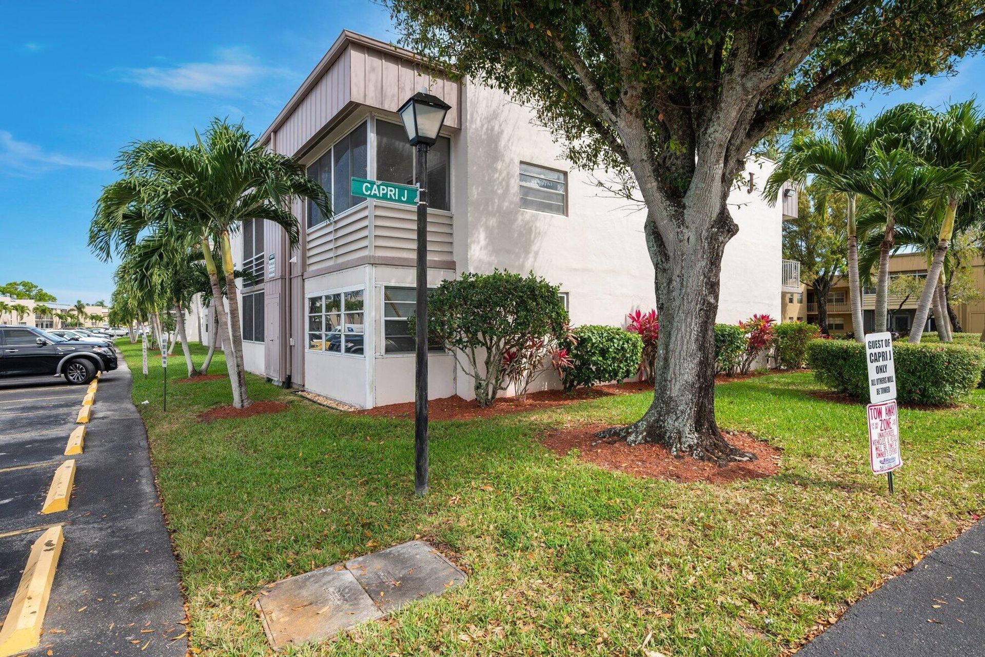 Condominium in Kings Point, Florida 11636444