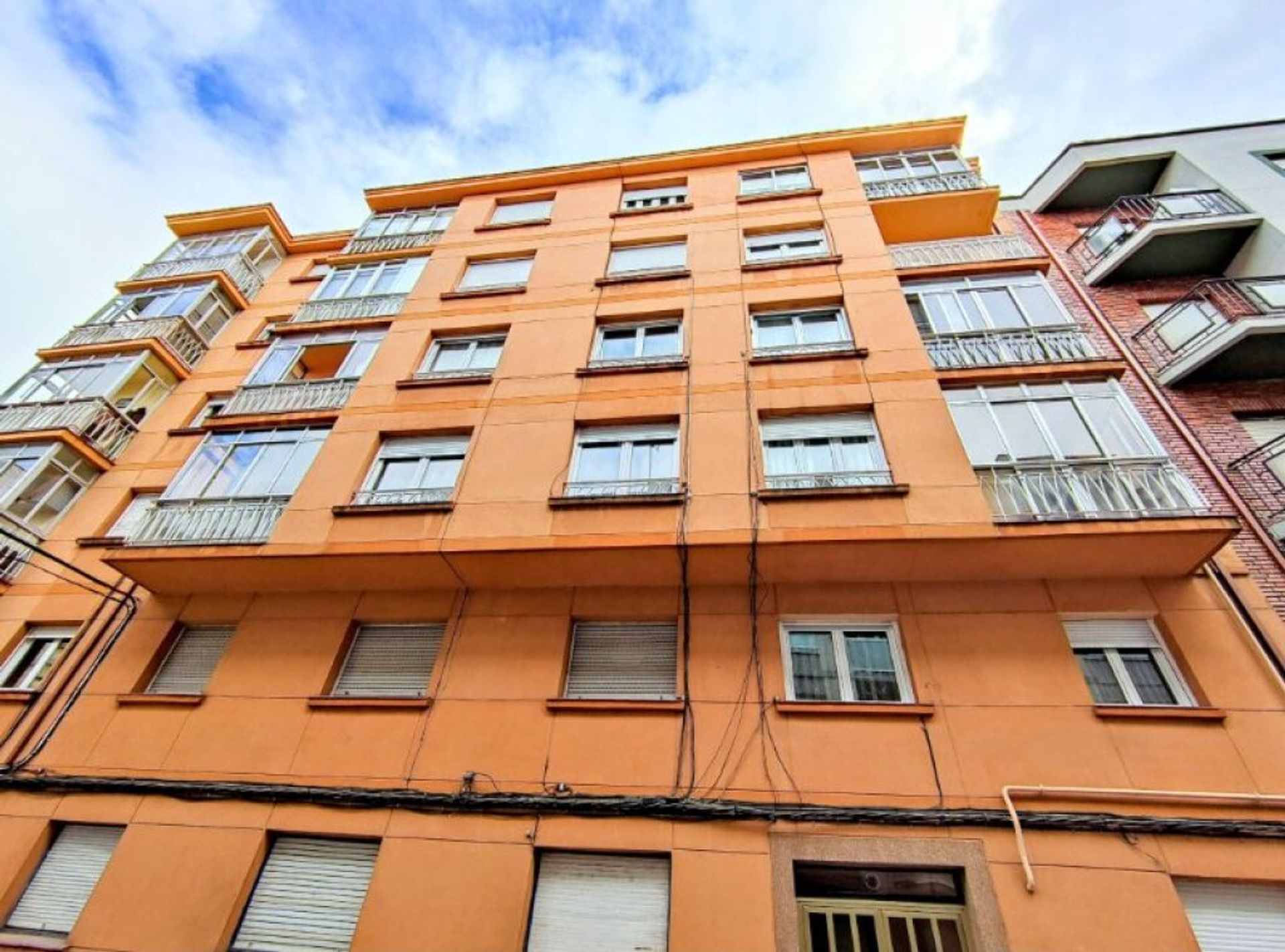 Condominium in León, Castilla y León 11637395