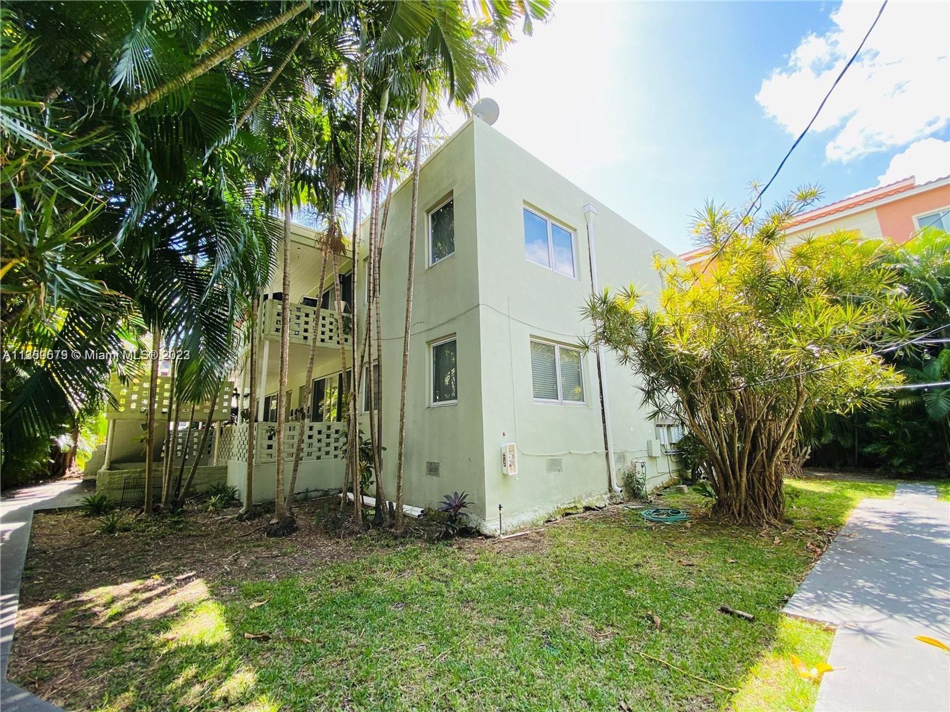 House in Bay Harbor Islands, Florida 11637494