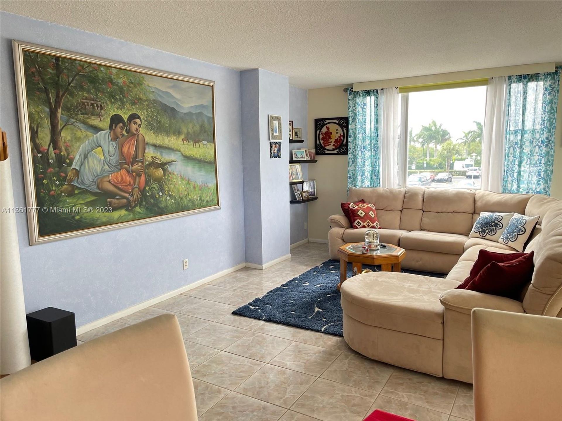 Condominium in West Park, Florida 11637503