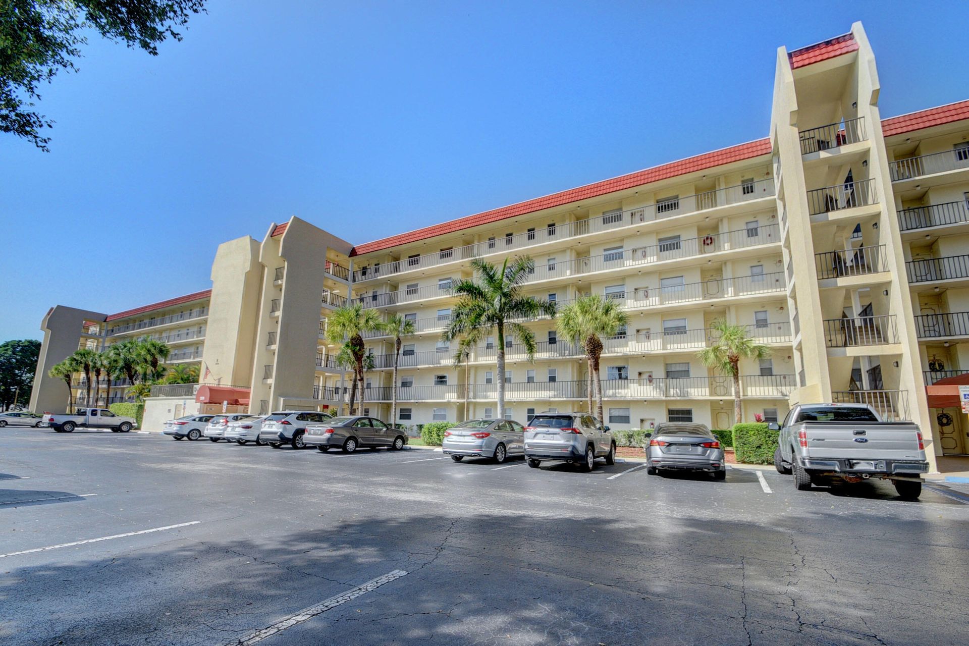 Condominium in Groenacres, Florida 11637538