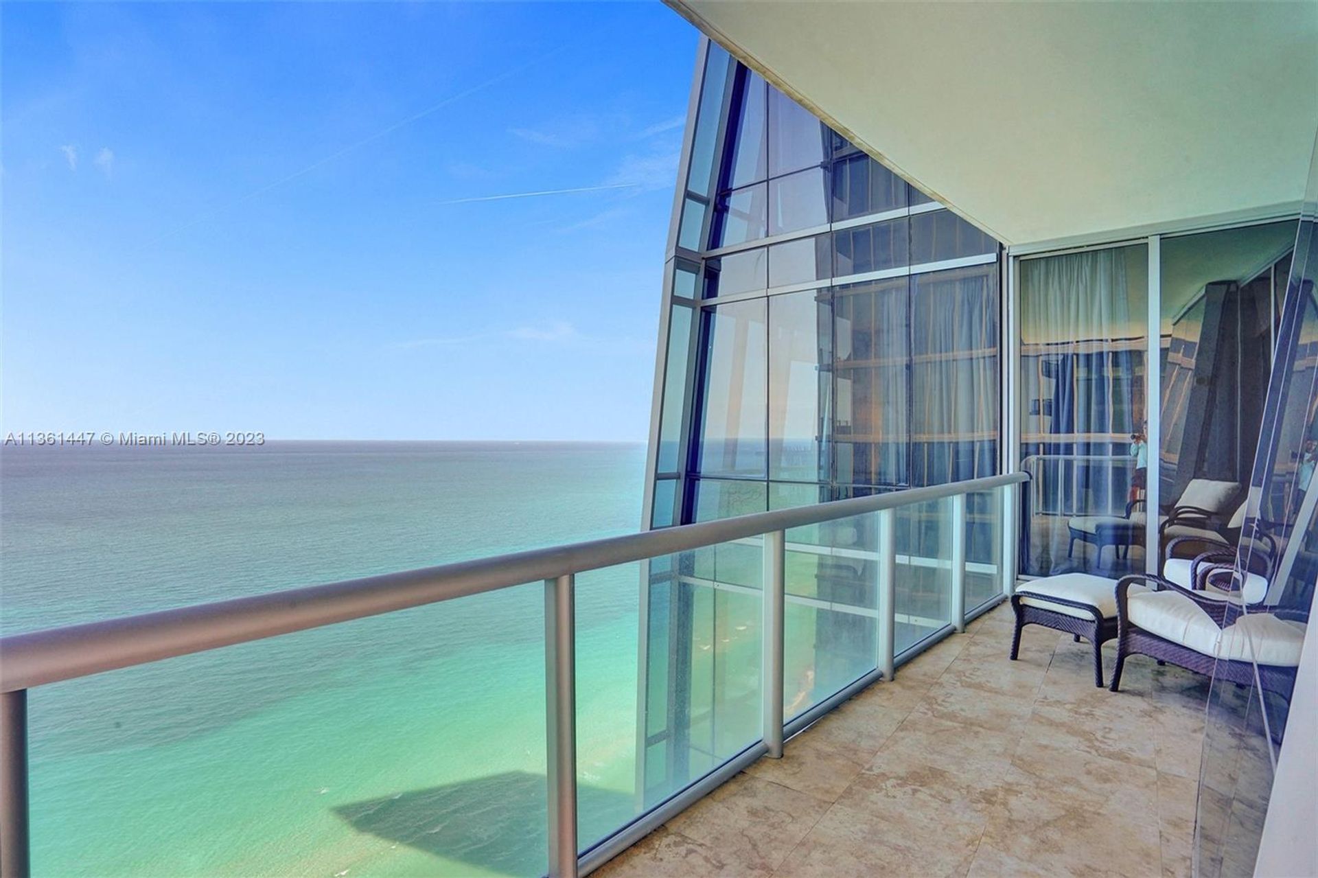 सम्मिलित में Sunny Isles Beach, Florida 11639963