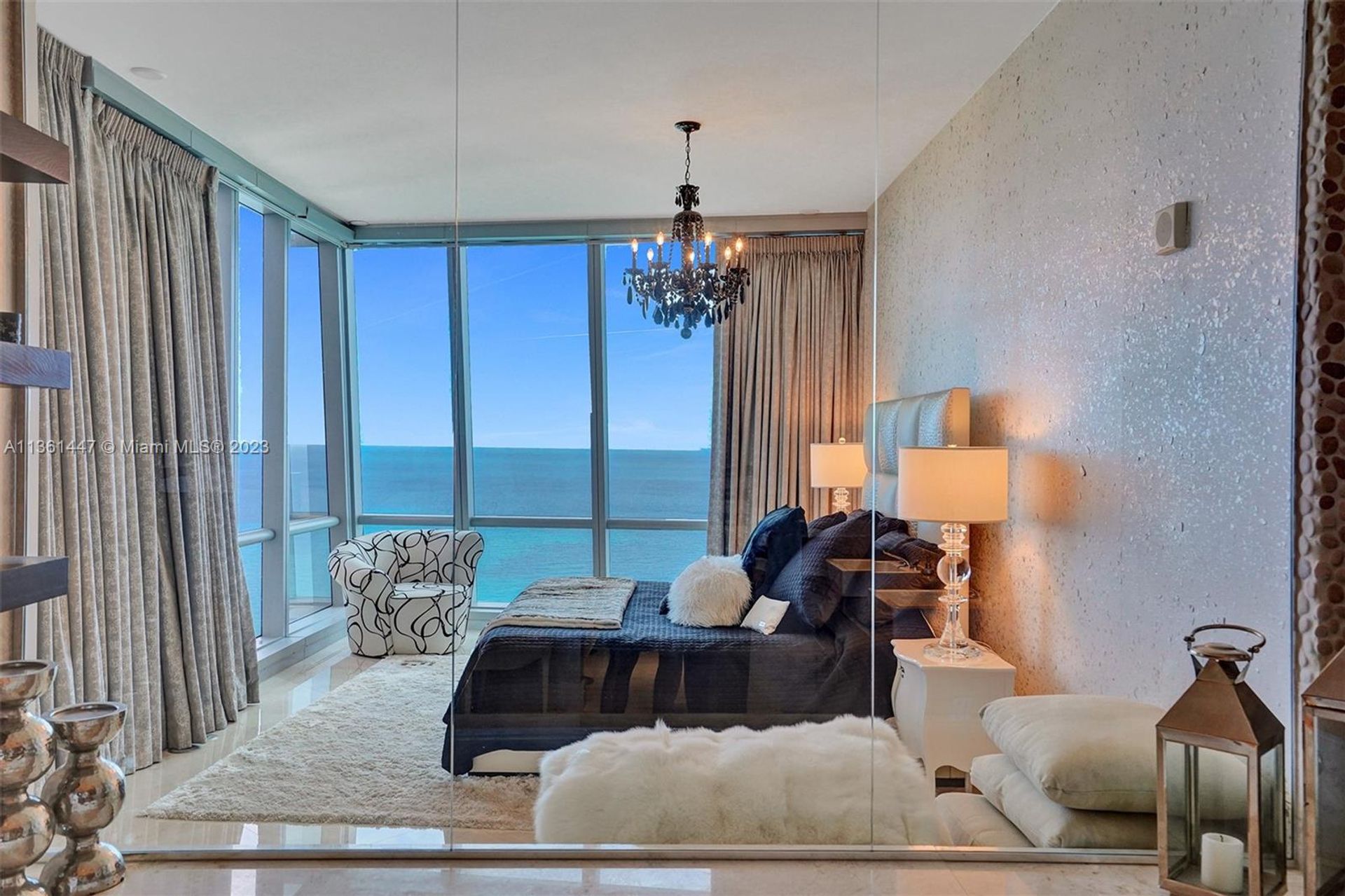 सम्मिलित में Sunny Isles Beach, Florida 11639963