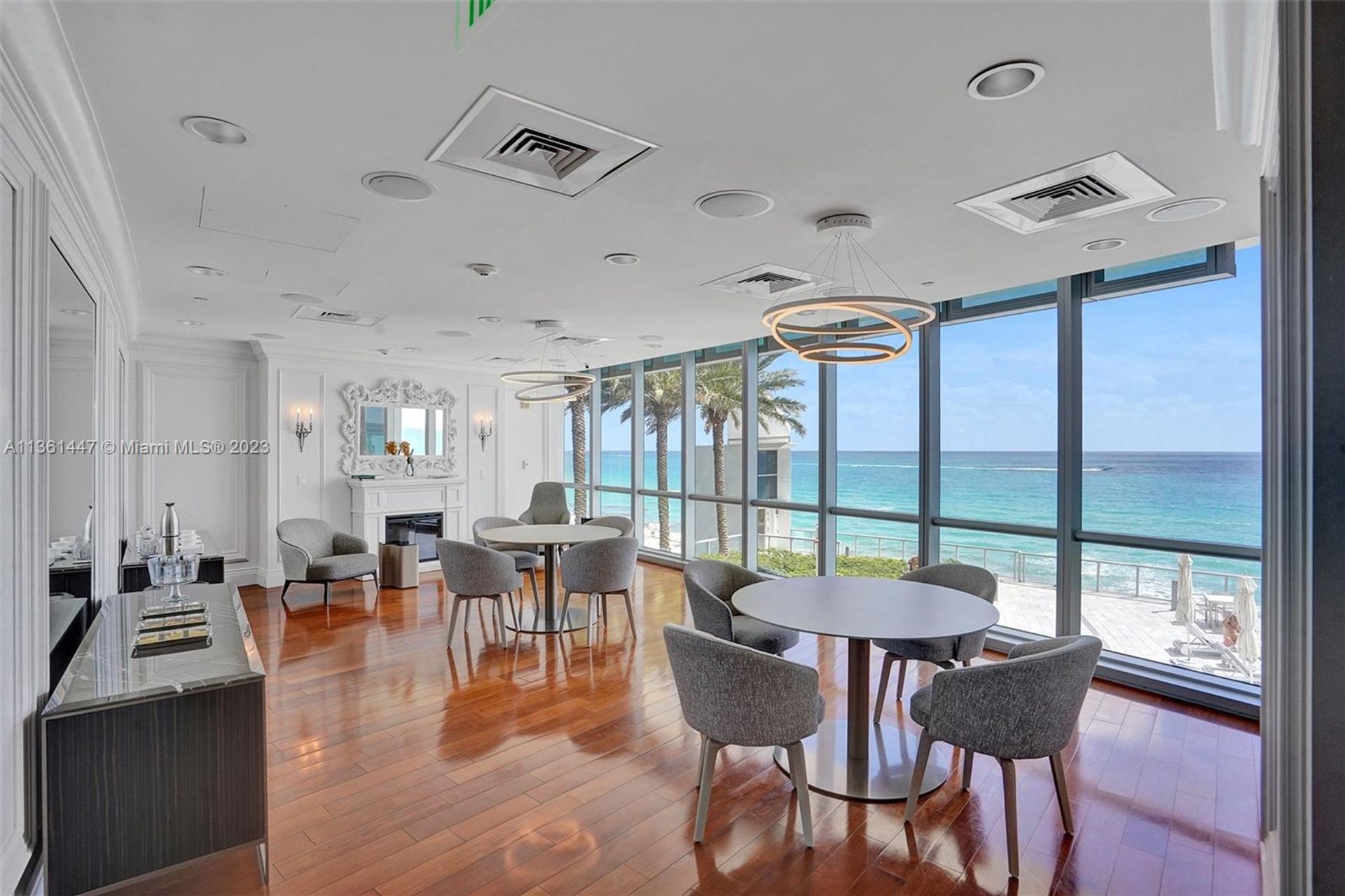 सम्मिलित में Sunny Isles Beach, Florida 11639963