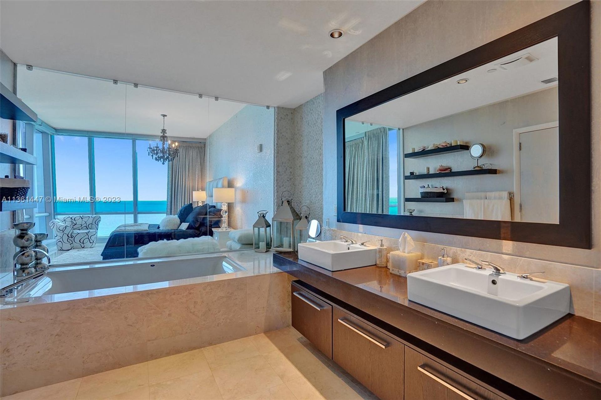 सम्मिलित में Sunny Isles Beach, Florida 11639963