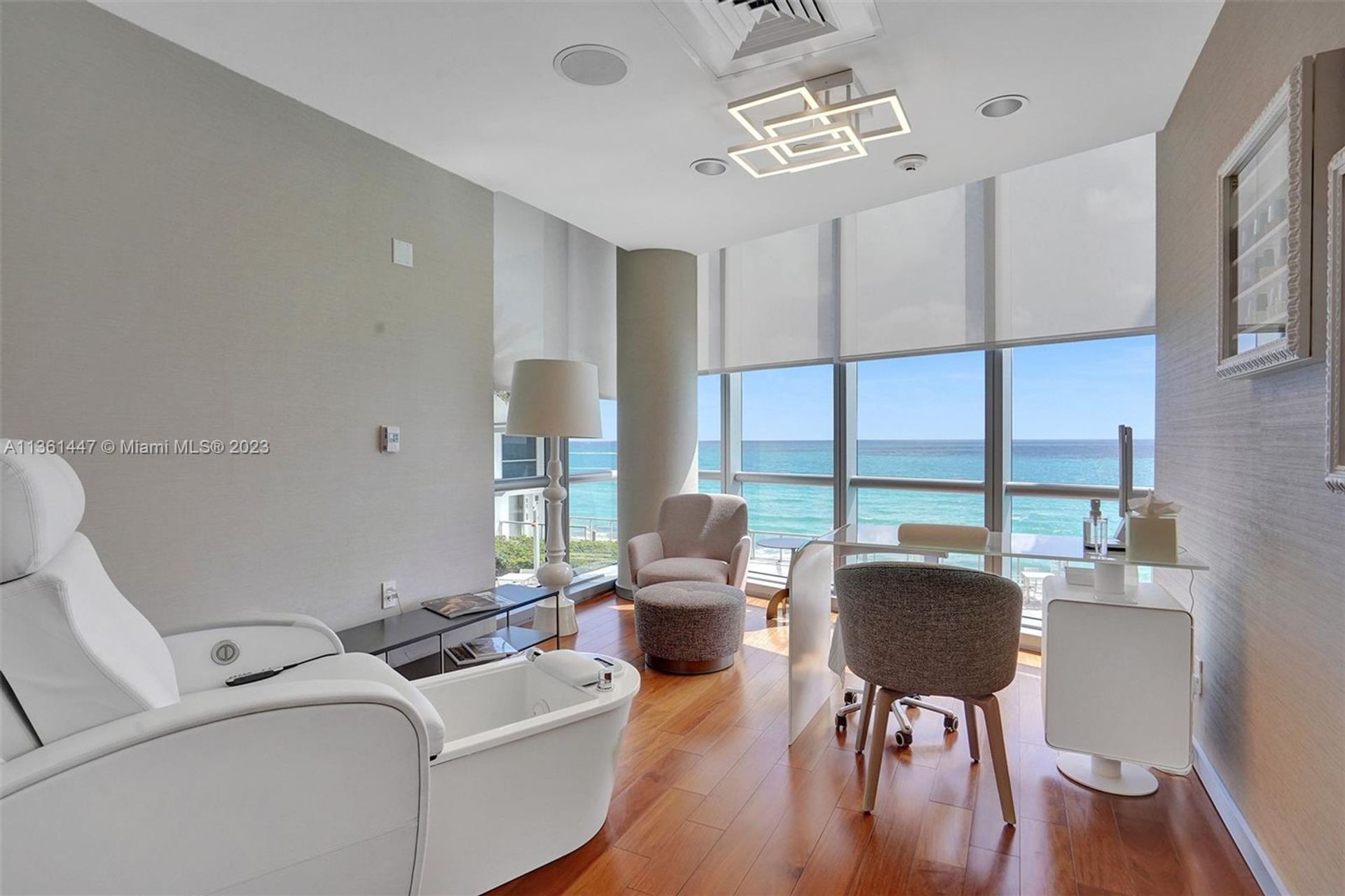 सम्मिलित में Sunny Isles Beach, Florida 11639963