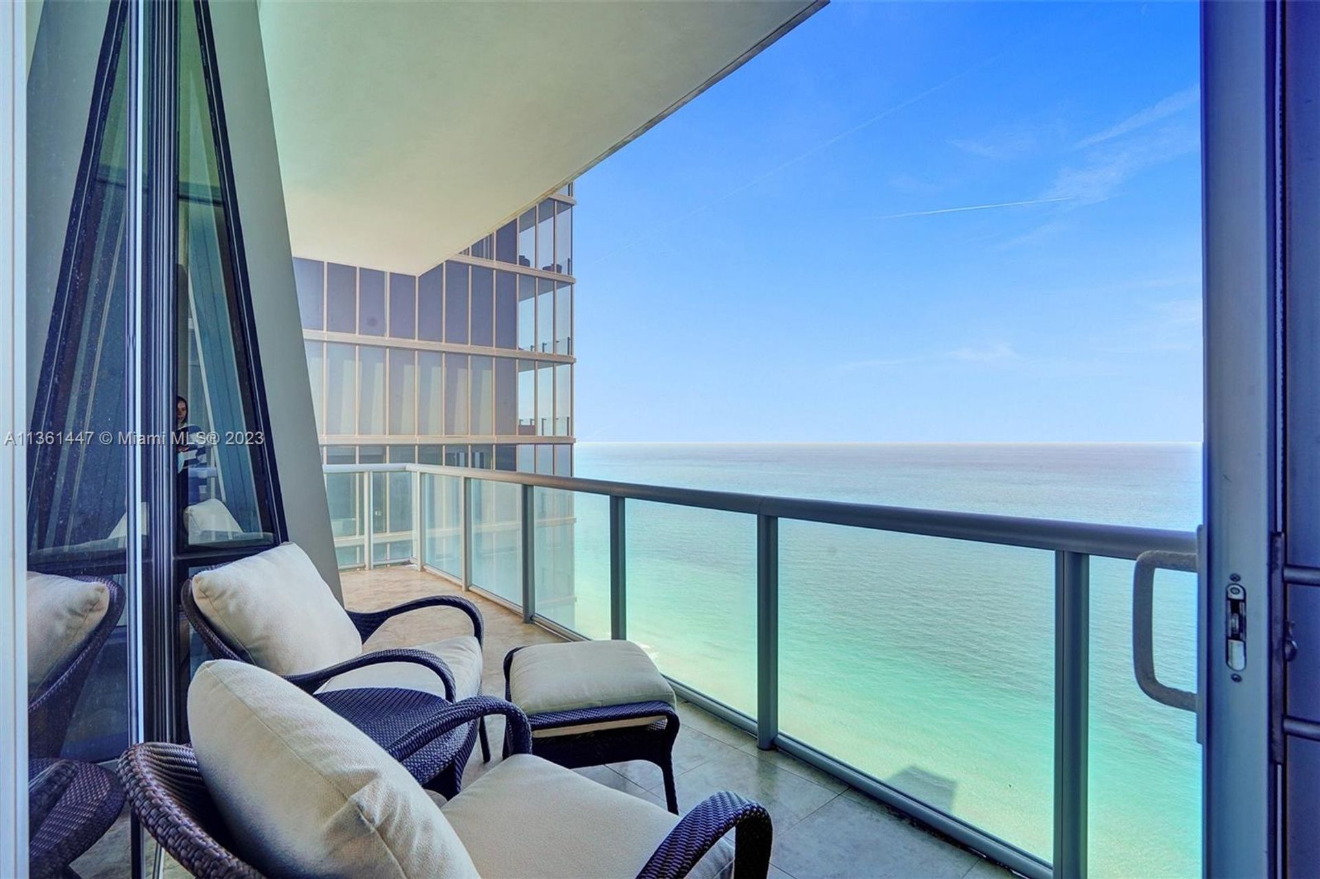 Osakehuoneisto sisään Sunny Isles Beach, Florida 11639963