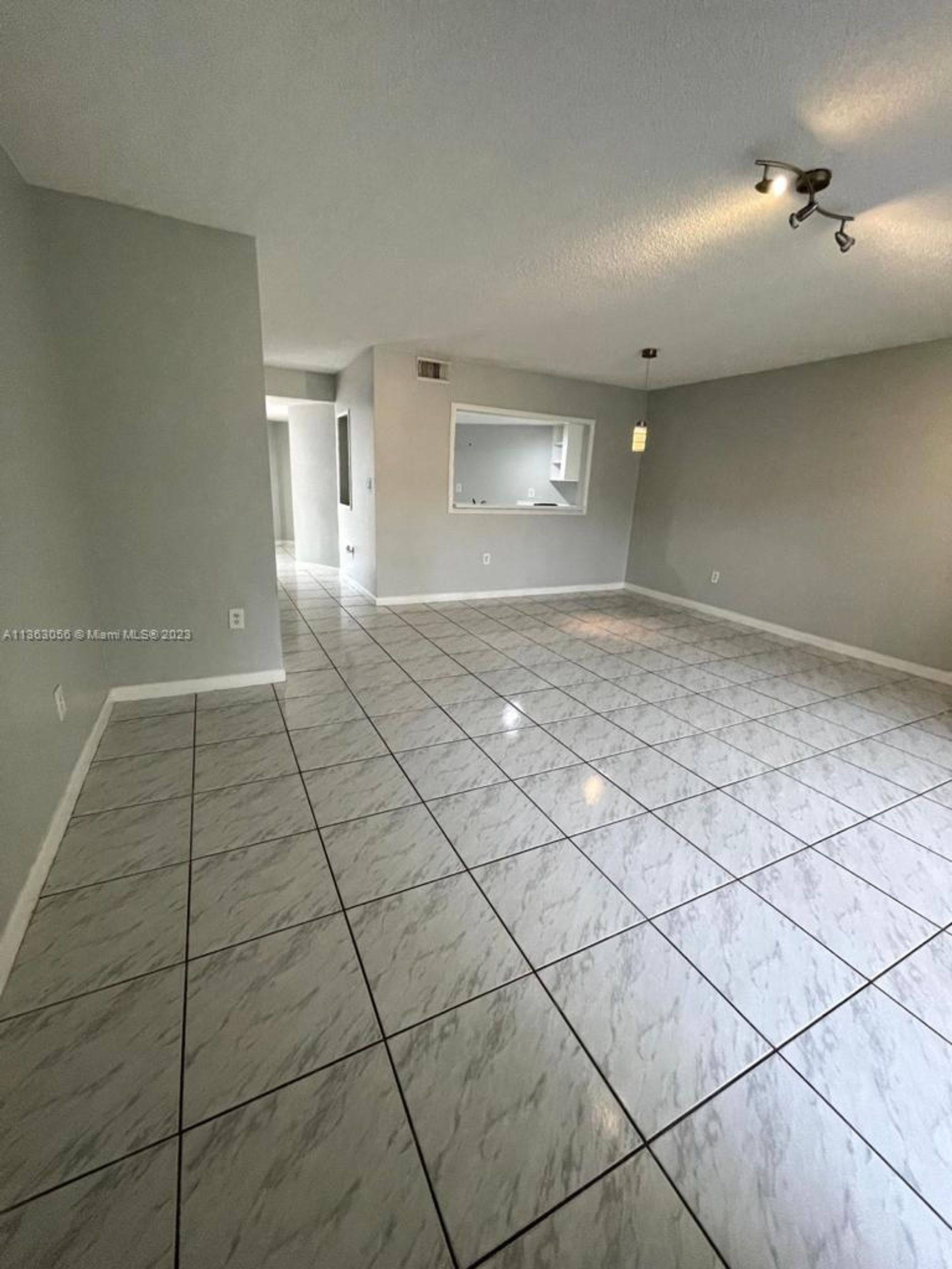 House in Miami, Florida 11639966