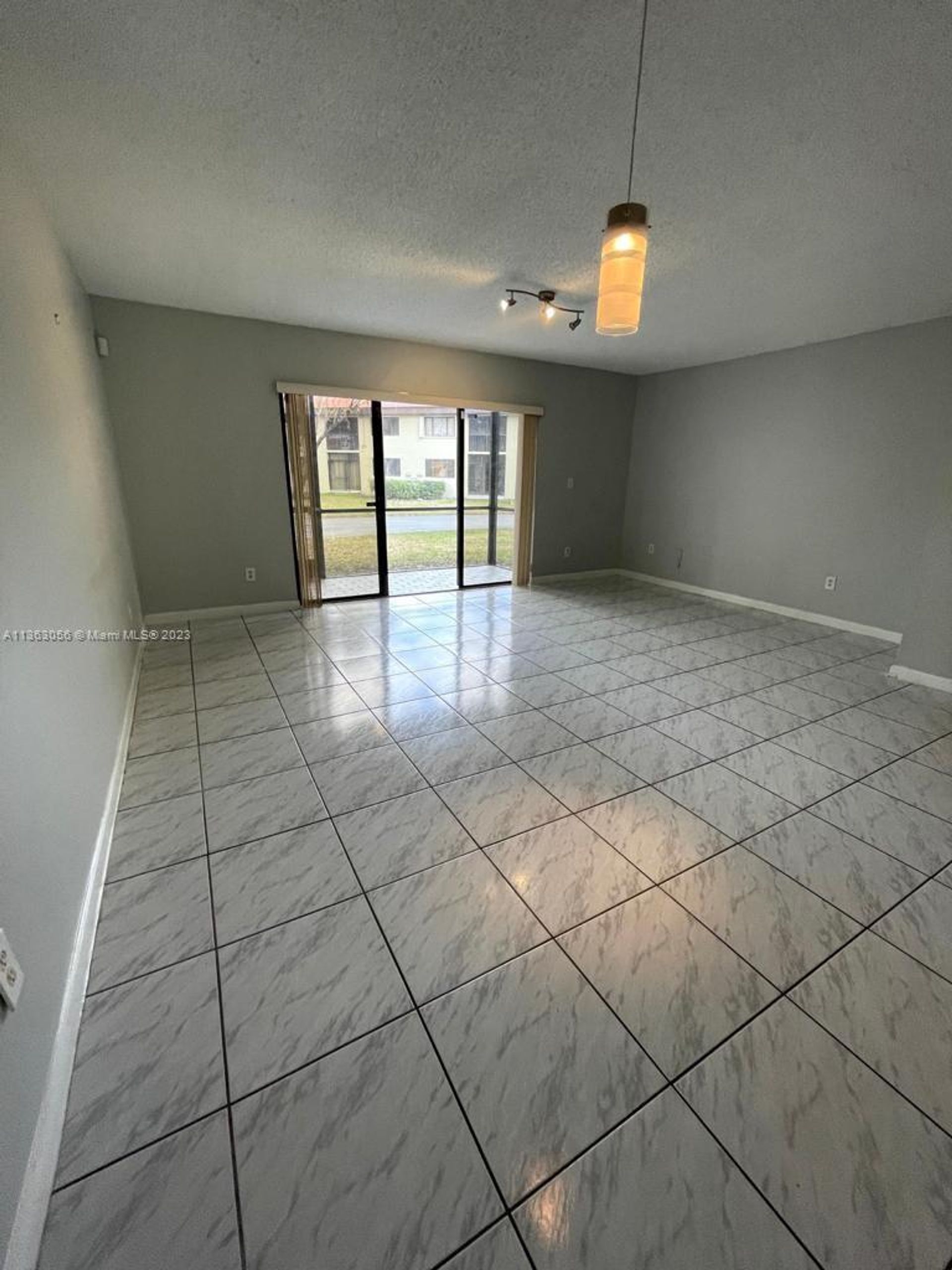 House in Miami, Florida 11639966