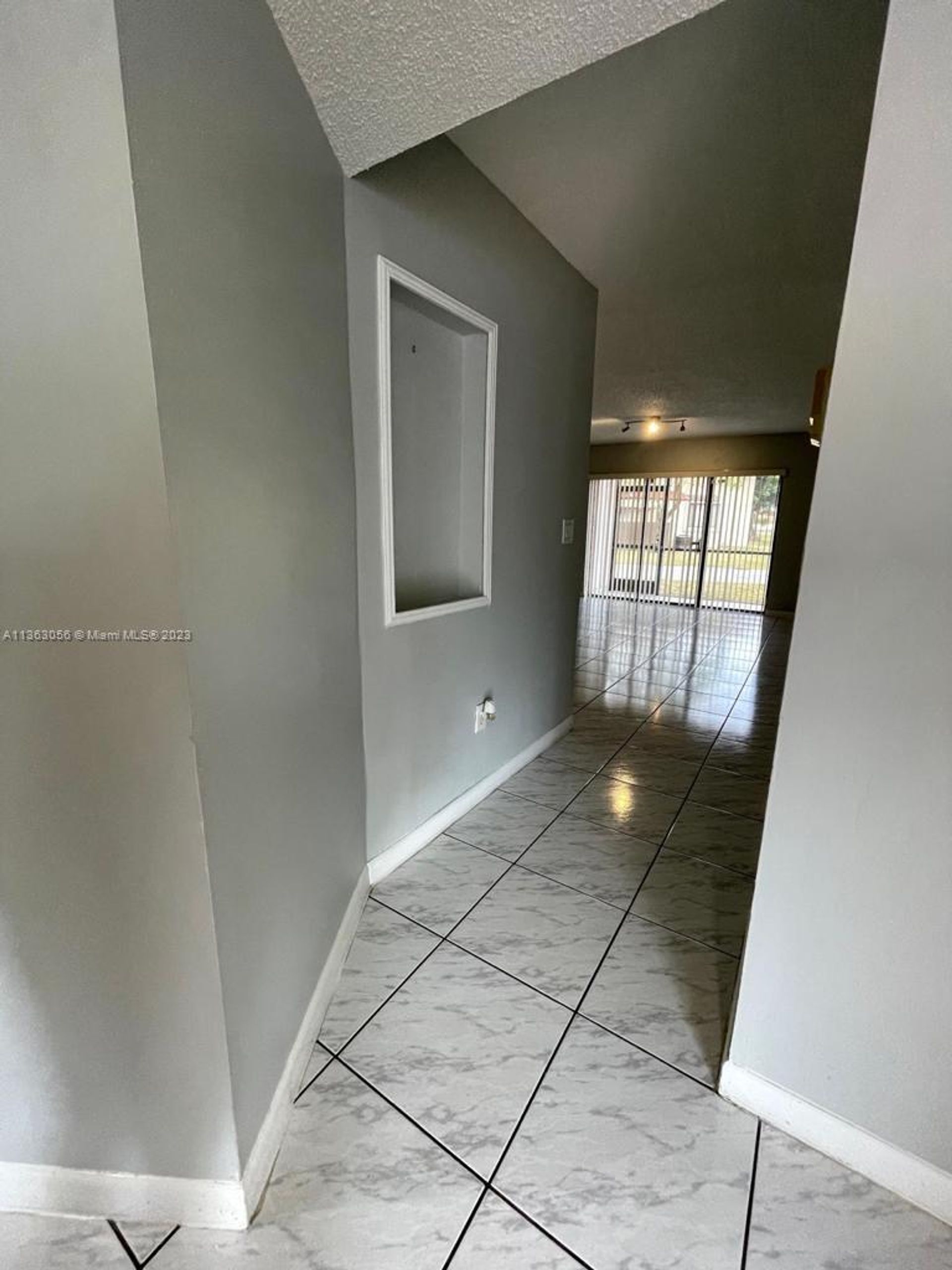 House in Miami, Florida 11639966