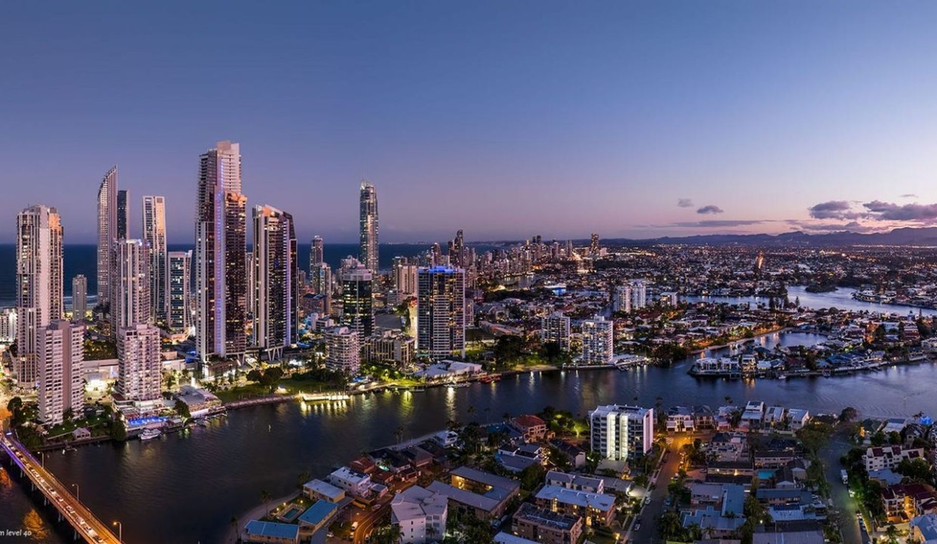 房地产 在 Surfers Paradise, 42 Stanhill Drive 11640294