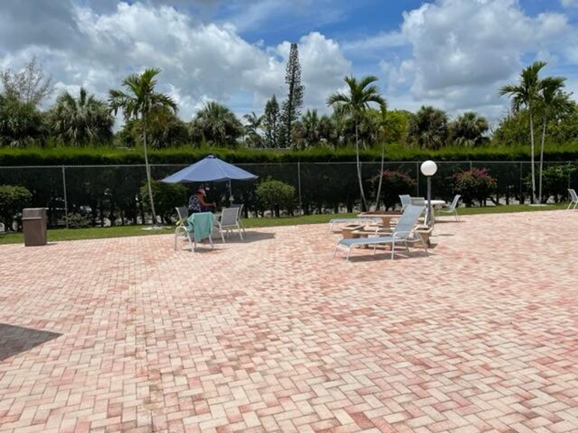 קוֹנדוֹמִינִיוֹן ב Palm Springs, Florida 11641300