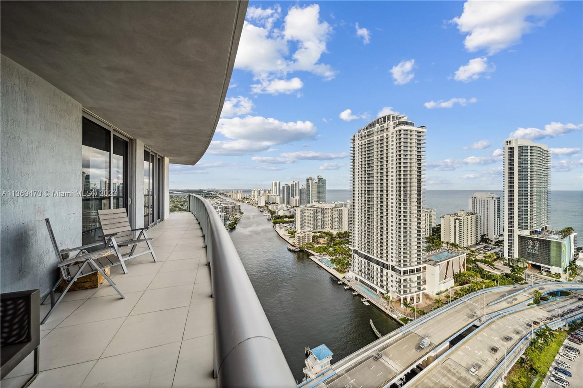 Huis in Hallandale Beach, Florida 11641468