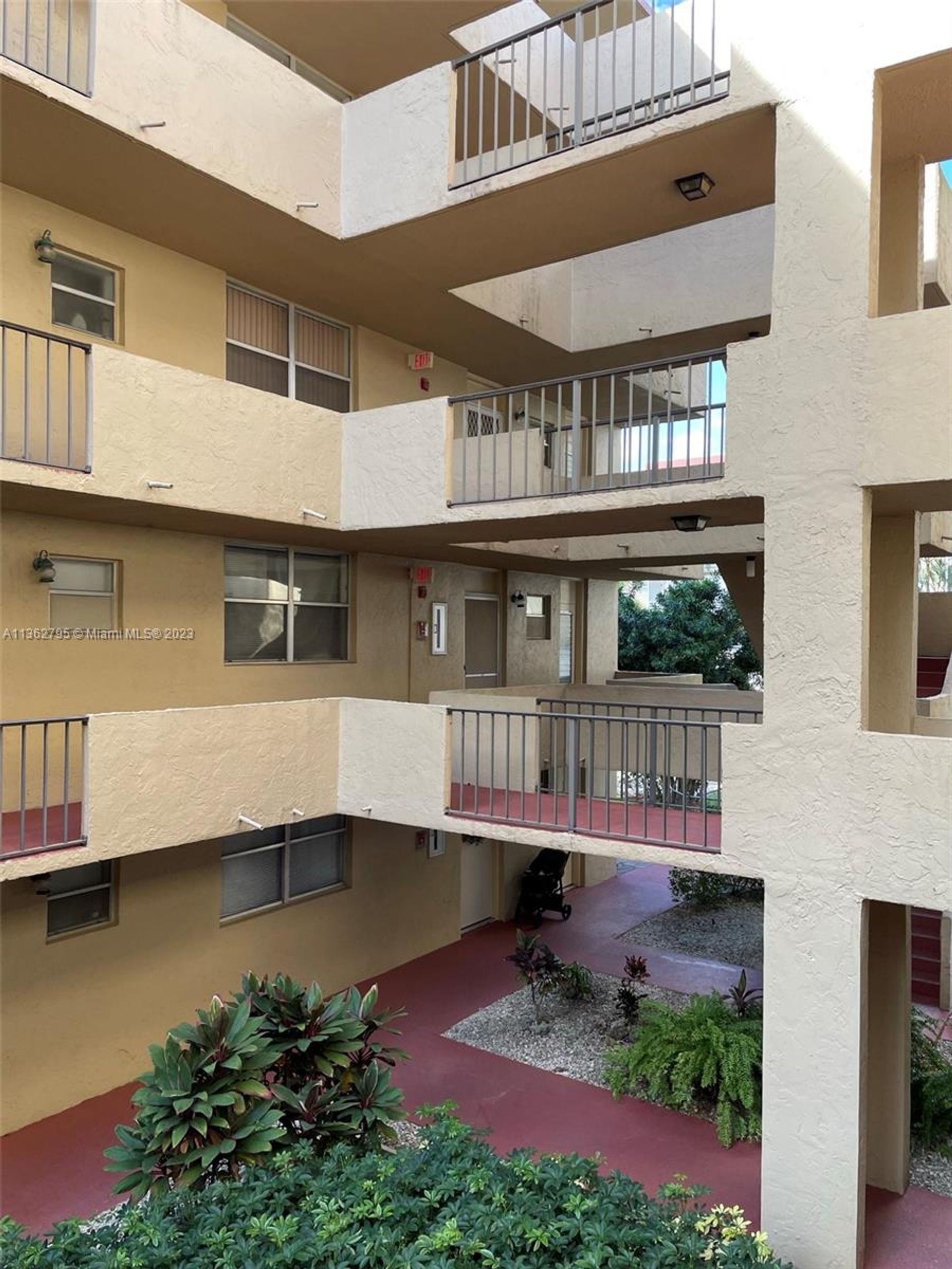 Condominium in Plantation, Florida 11641469