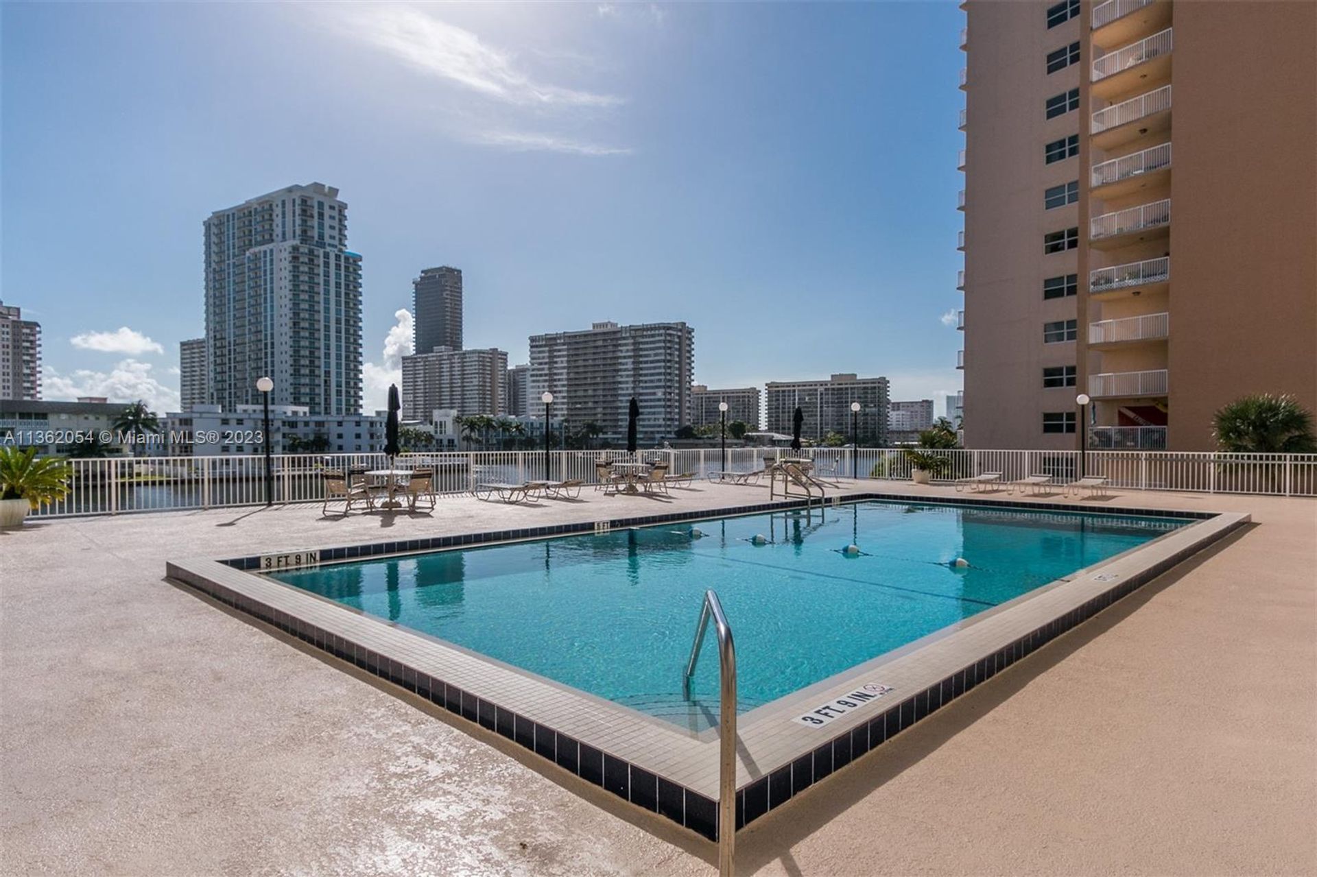 Condominium dans Hallandale Beach, Florida 11641473