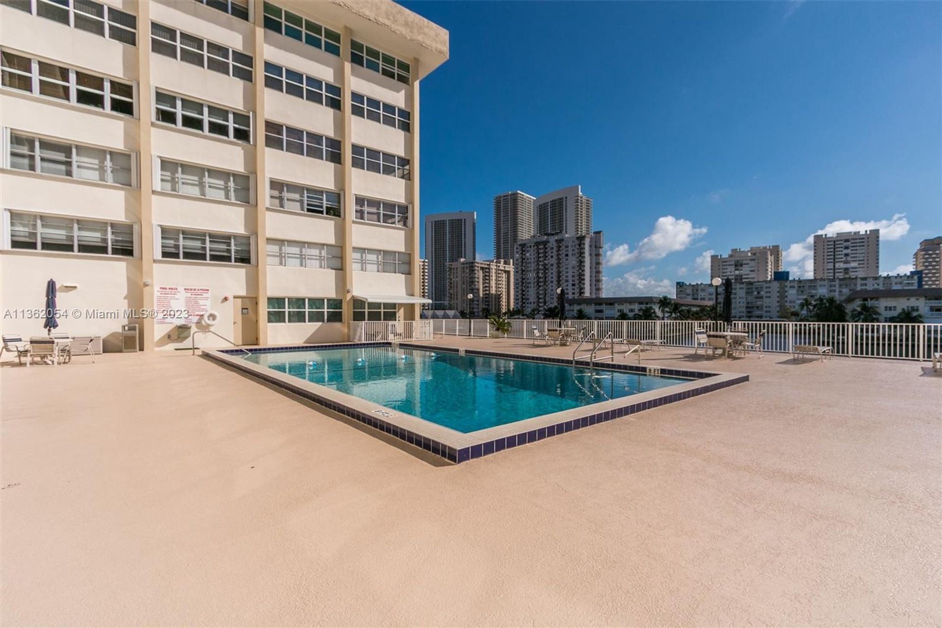 سكني في Hallandale Beach, Florida 11641473