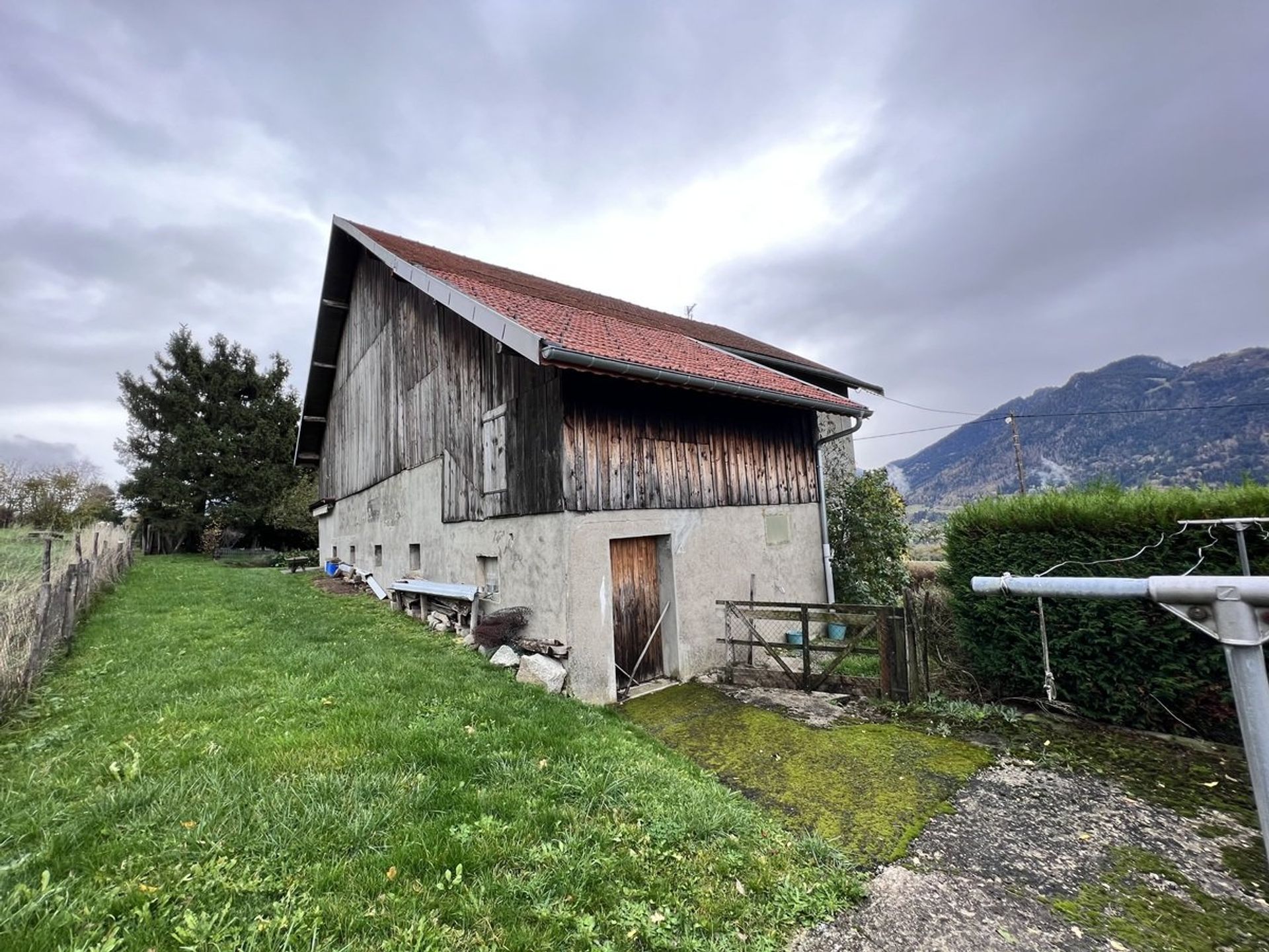 Rumah di Vinzier, Haute-Savoie 11641529