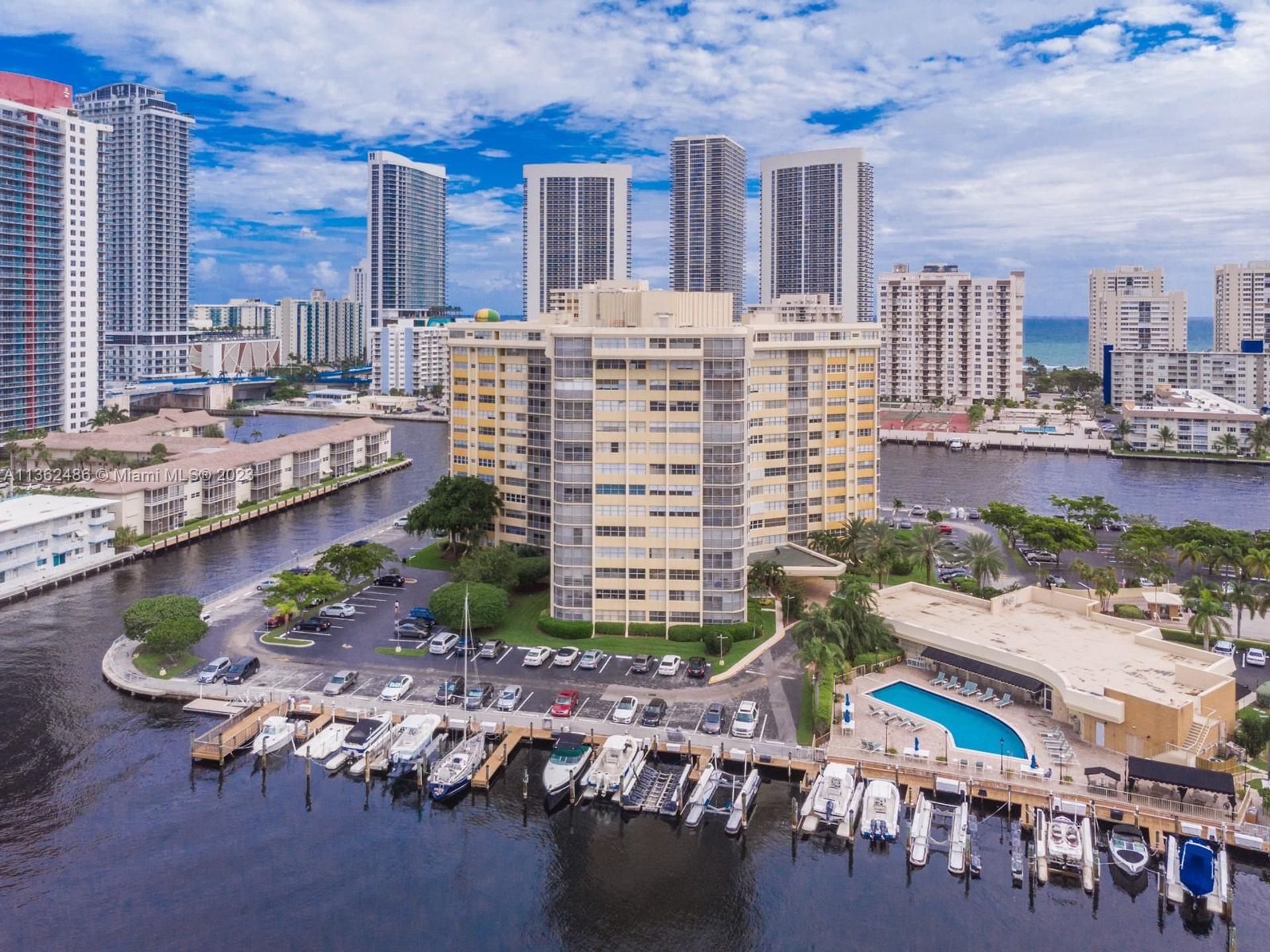 Кондоминиум в Hallandale Beach, Florida 11642987