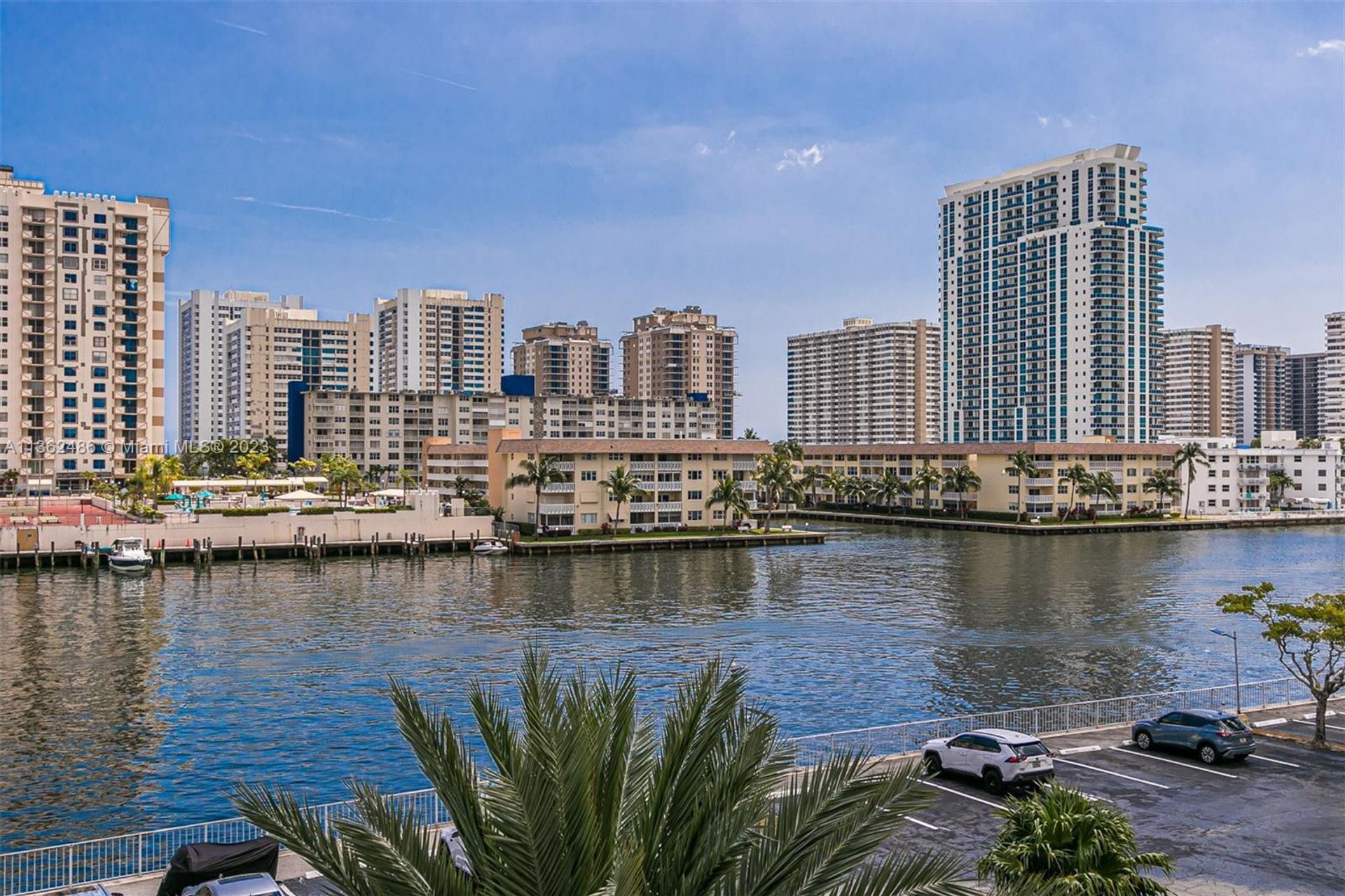 Condominium in Hallandale Beach, Florida 11642987