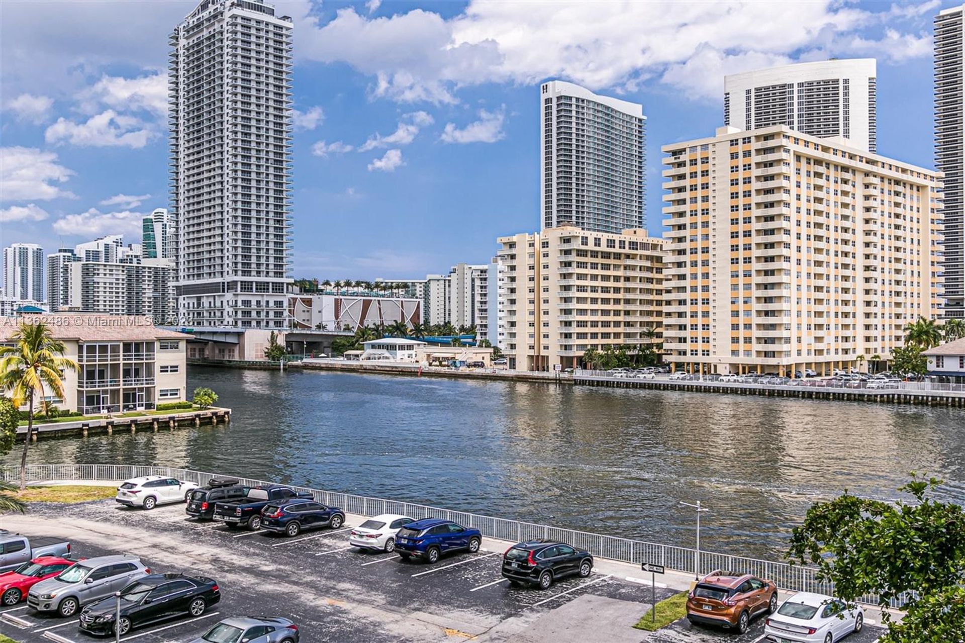 Condominium in Hallandale Beach, Florida 11642987