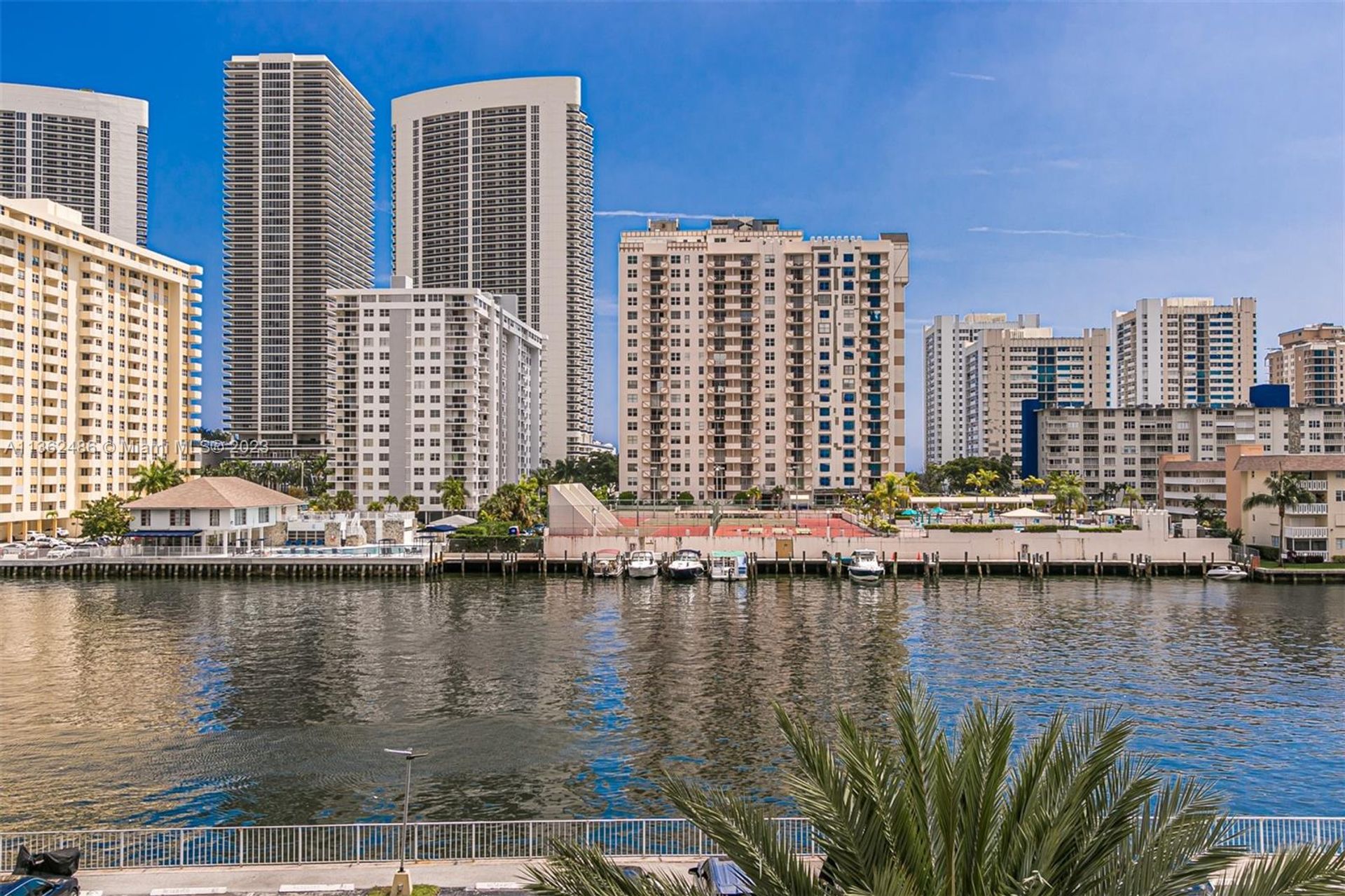 Condominium in Hallandale Beach, Florida 11642987