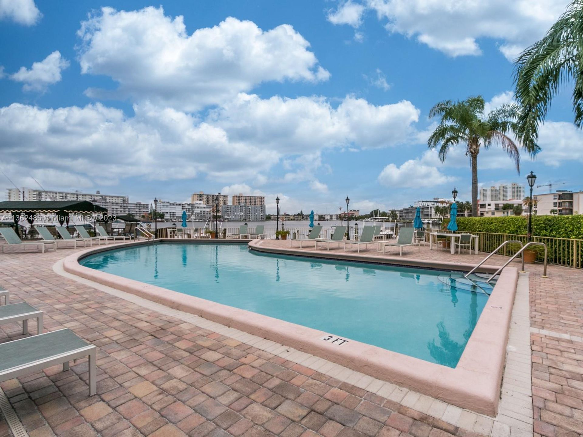 Condominium in Hallandale Beach, Florida 11642987